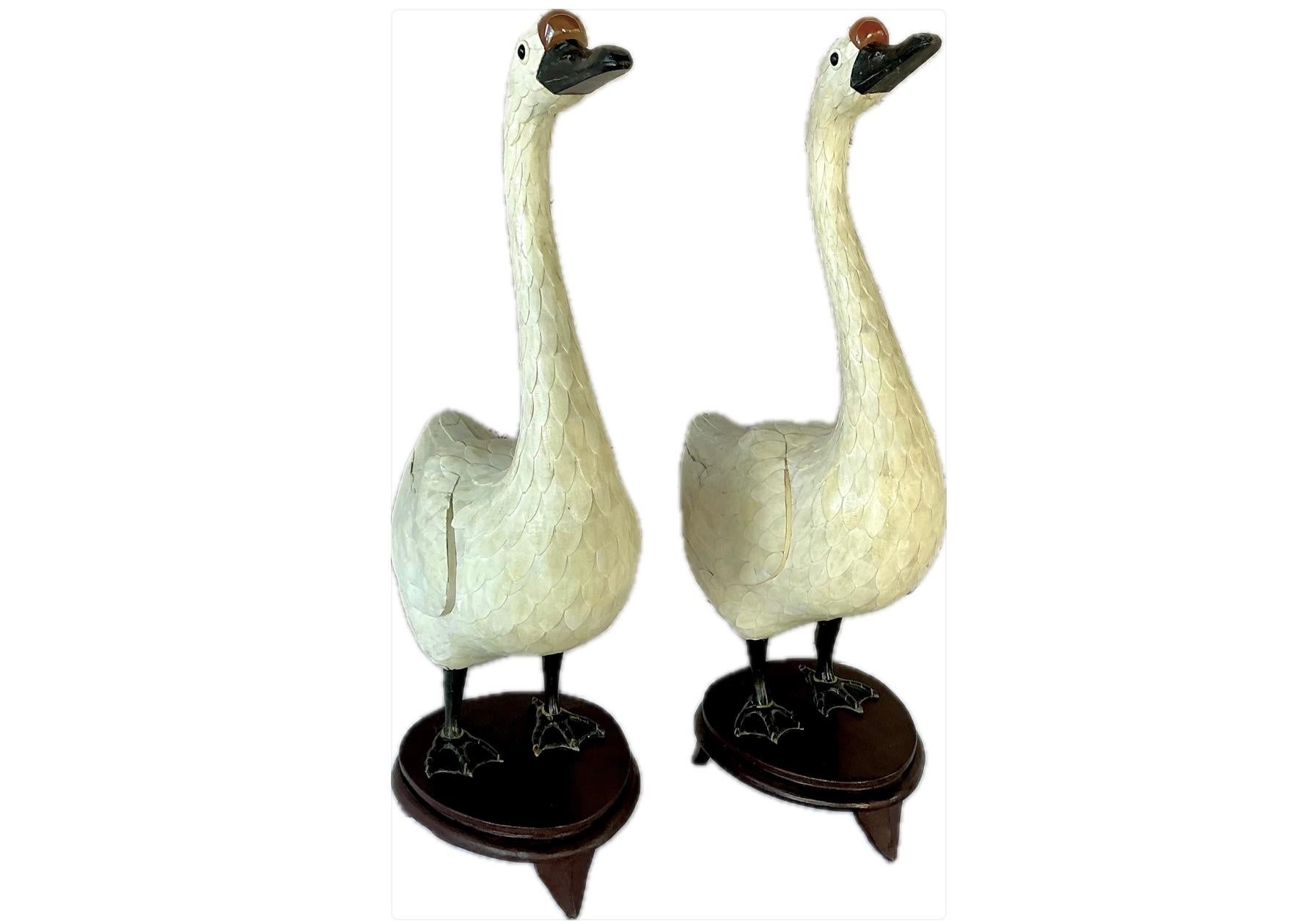 Chinese Hand-Cut Tessellated Bone Veneered Geese, A Pair en venta 10