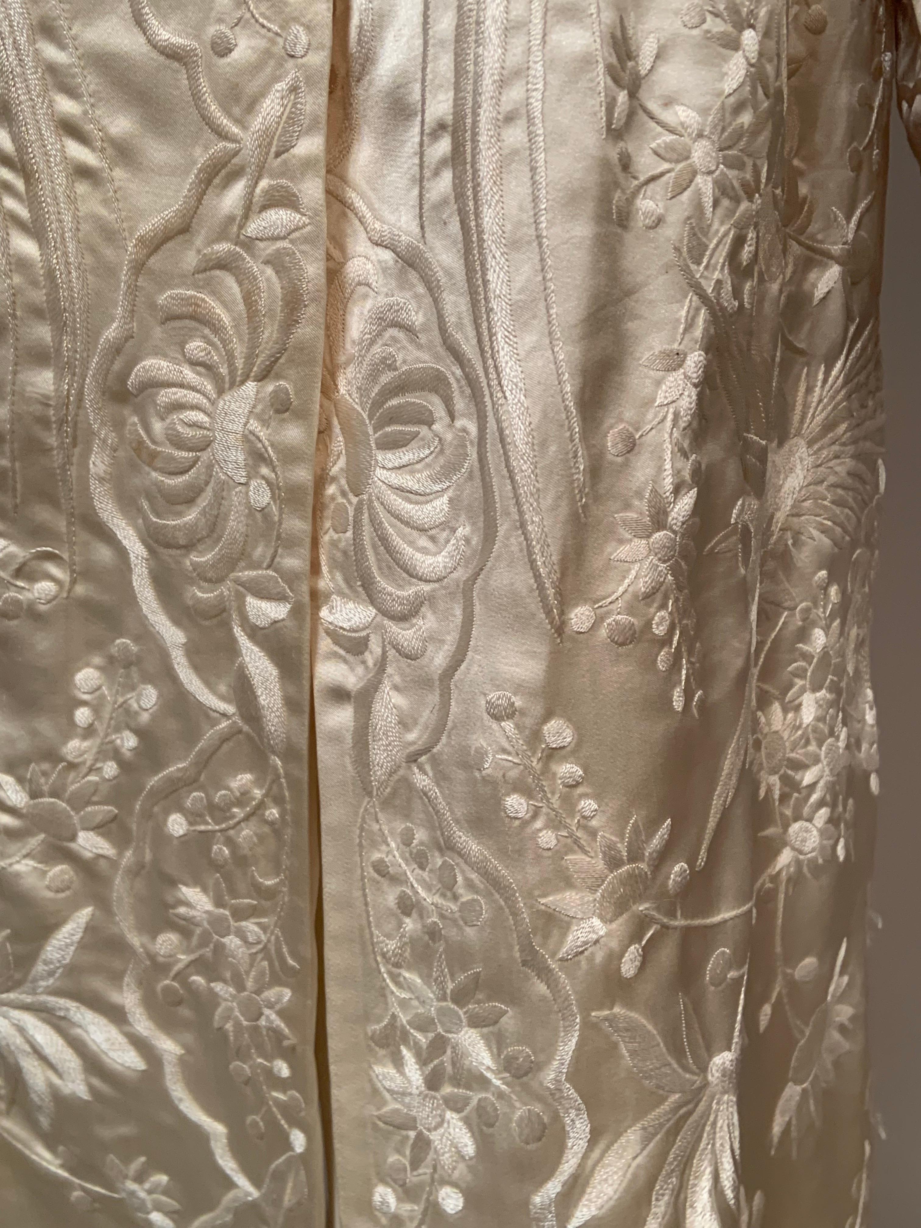 Chinese Hand Embroidered Cream on Cream Silk Coat For Sale 3