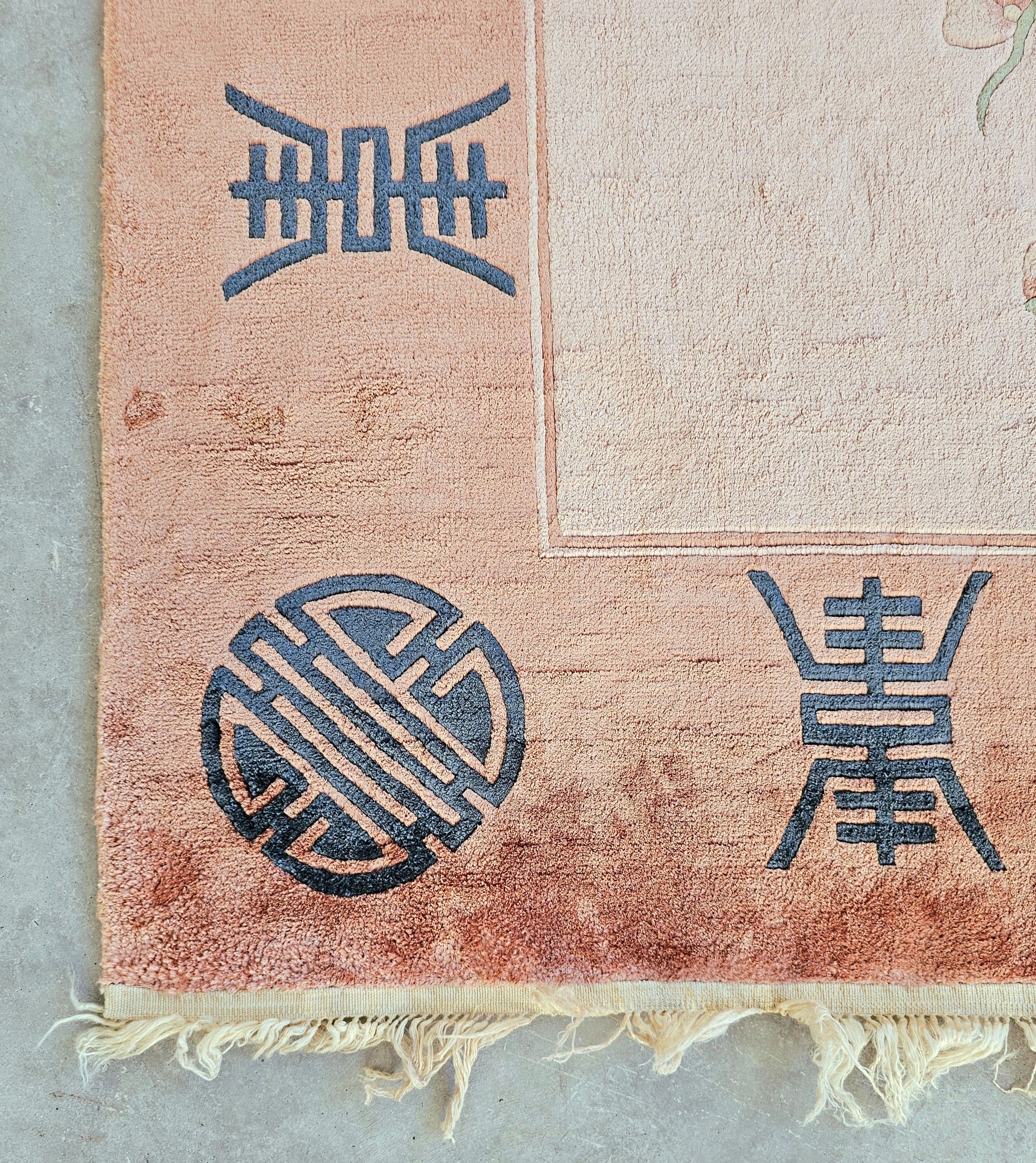Tapis Art déco chinois noué à la main en rose poudre, soie sur soie, Chine, années 1930 Bon état - En vente à Beograd, RS