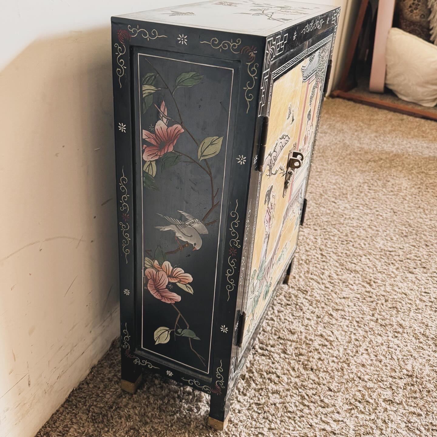 Américain Armoire à chaussures chinoise peinte et sculptée à la main