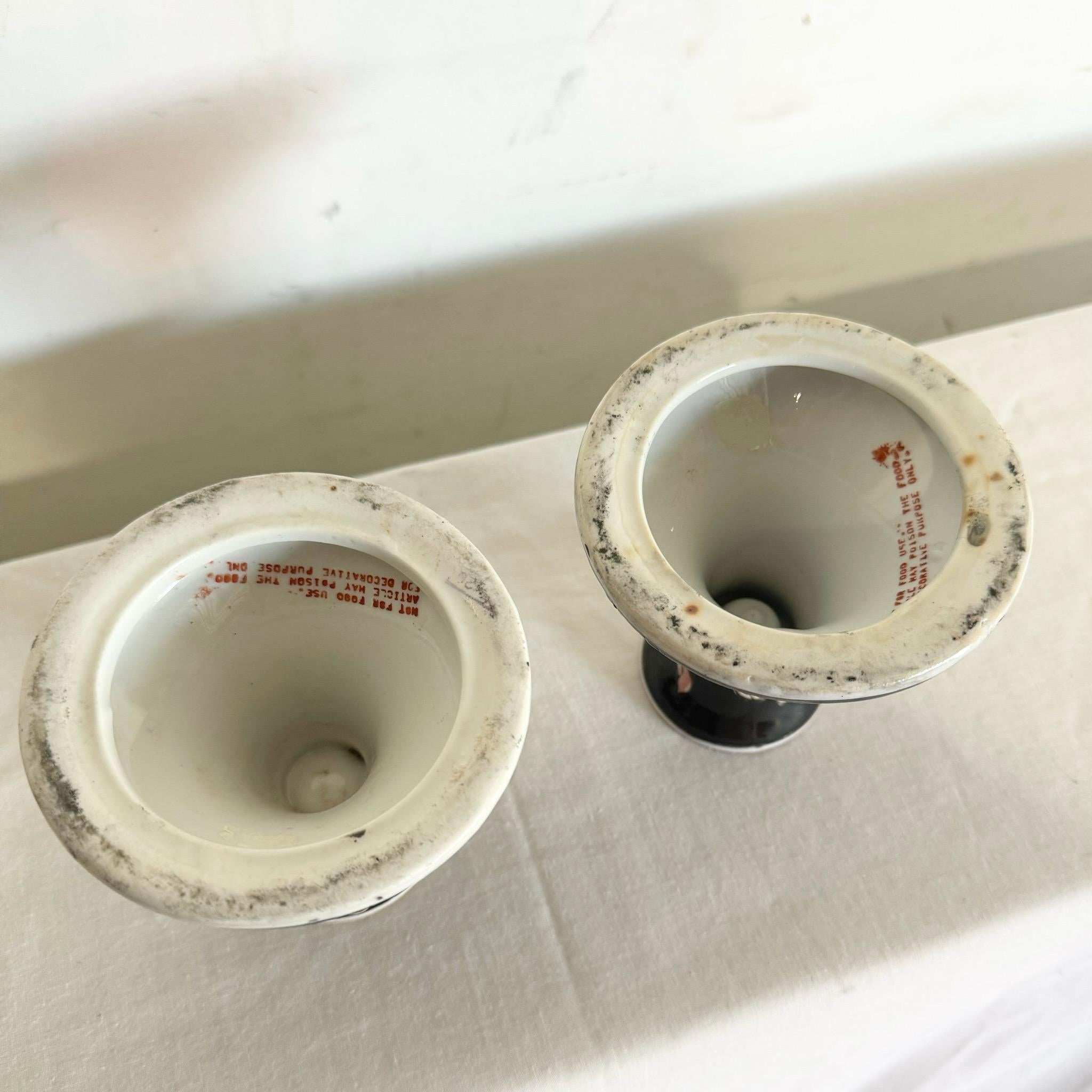 Portacandele cinesi dipinti a mano e incisi in nero e rosa In condizioni buone in vendita a Delray Beach, FL