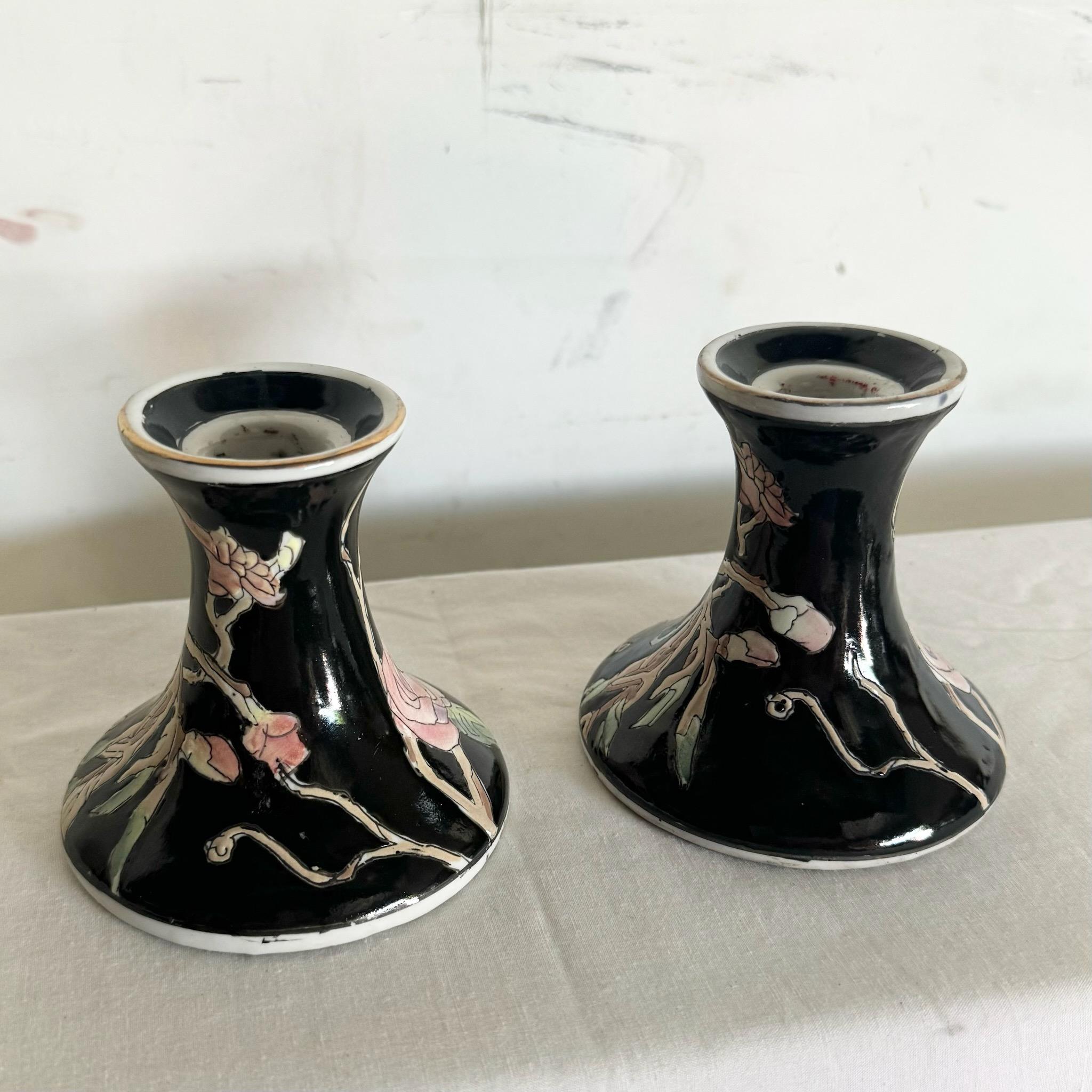Fine XX secolo Portacandele cinesi dipinti a mano e incisi in nero e rosa in vendita