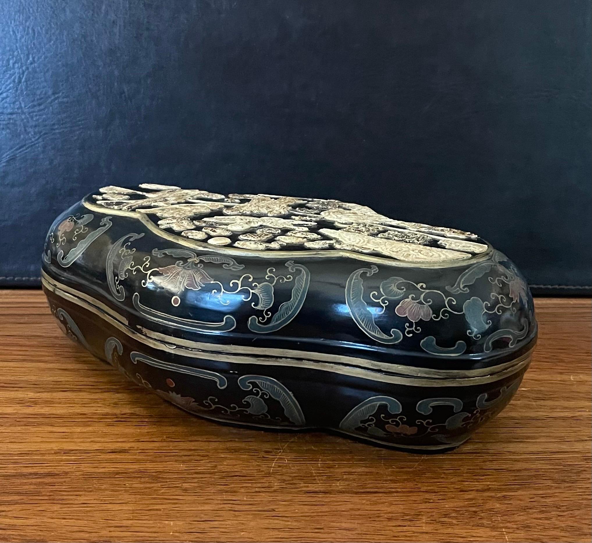 Chinese Hand Painted Black Lacquer Lidded Box For Sale 8