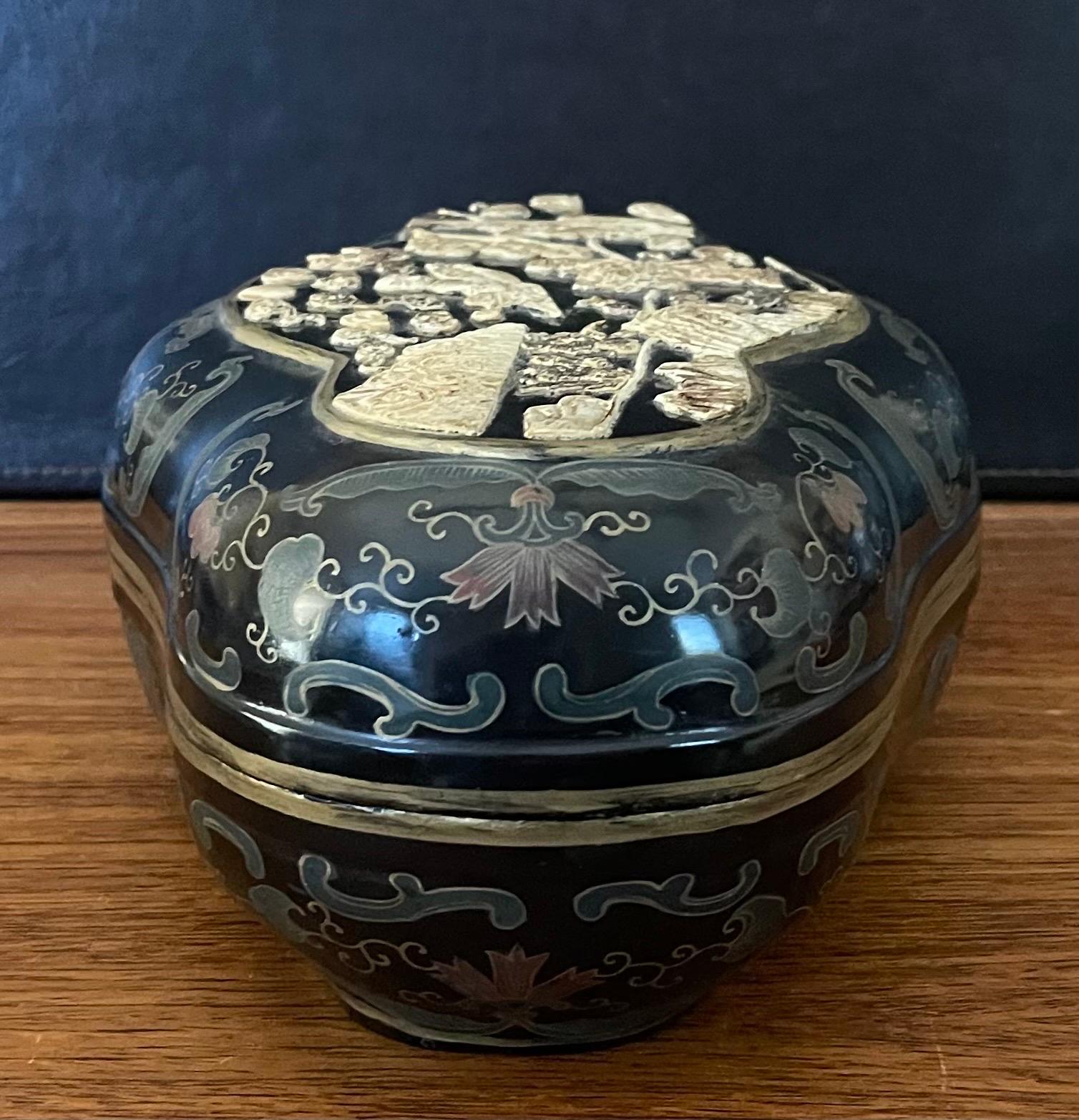 Chinese Hand Painted Black Lacquer Lidded Box In Good Condition For Sale In San Diego, CA