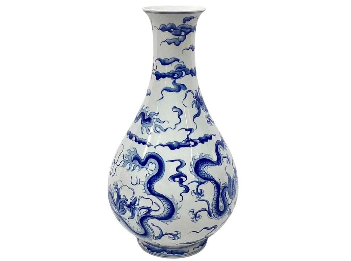 19th Century Chinese Export blue and white porcelain dragon vase. Beautiful hand-painted vase with blue dragons on white background and an elongated neck. Very good condition. Mouth of vase is 3.5