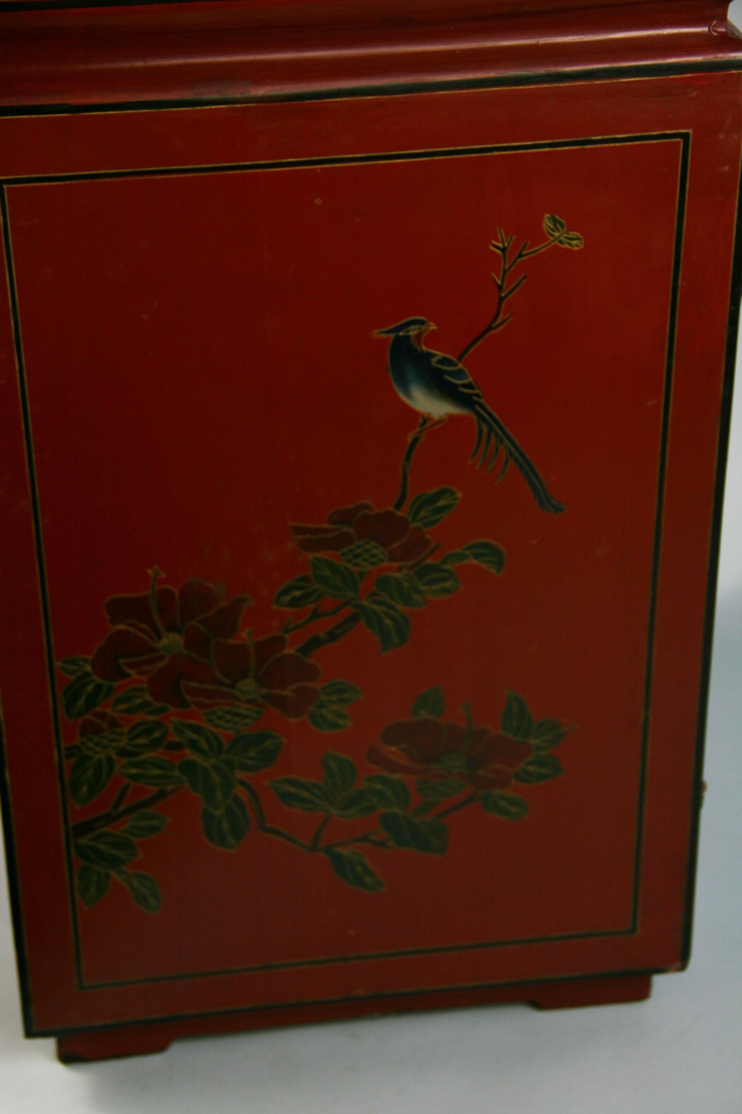 Chinese Hand Painted Cabinet/Side Table For Sale 1