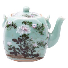 Chinesische handbemalte Celadon glasierte Blüten Teekanne