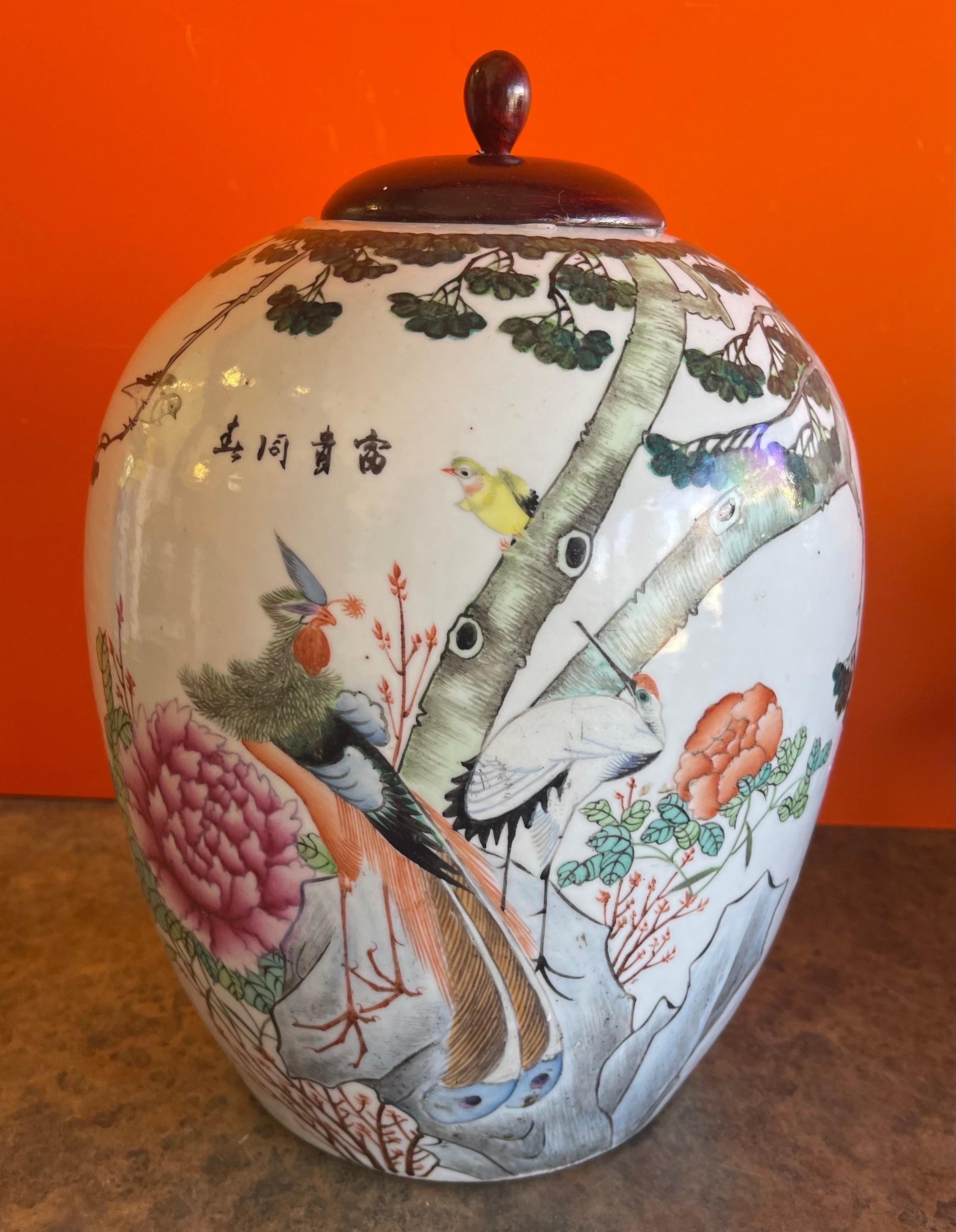 Chinese Hand Painted Ceramic Ginger Jar from Republic Period In Good Condition For Sale In San Diego, CA