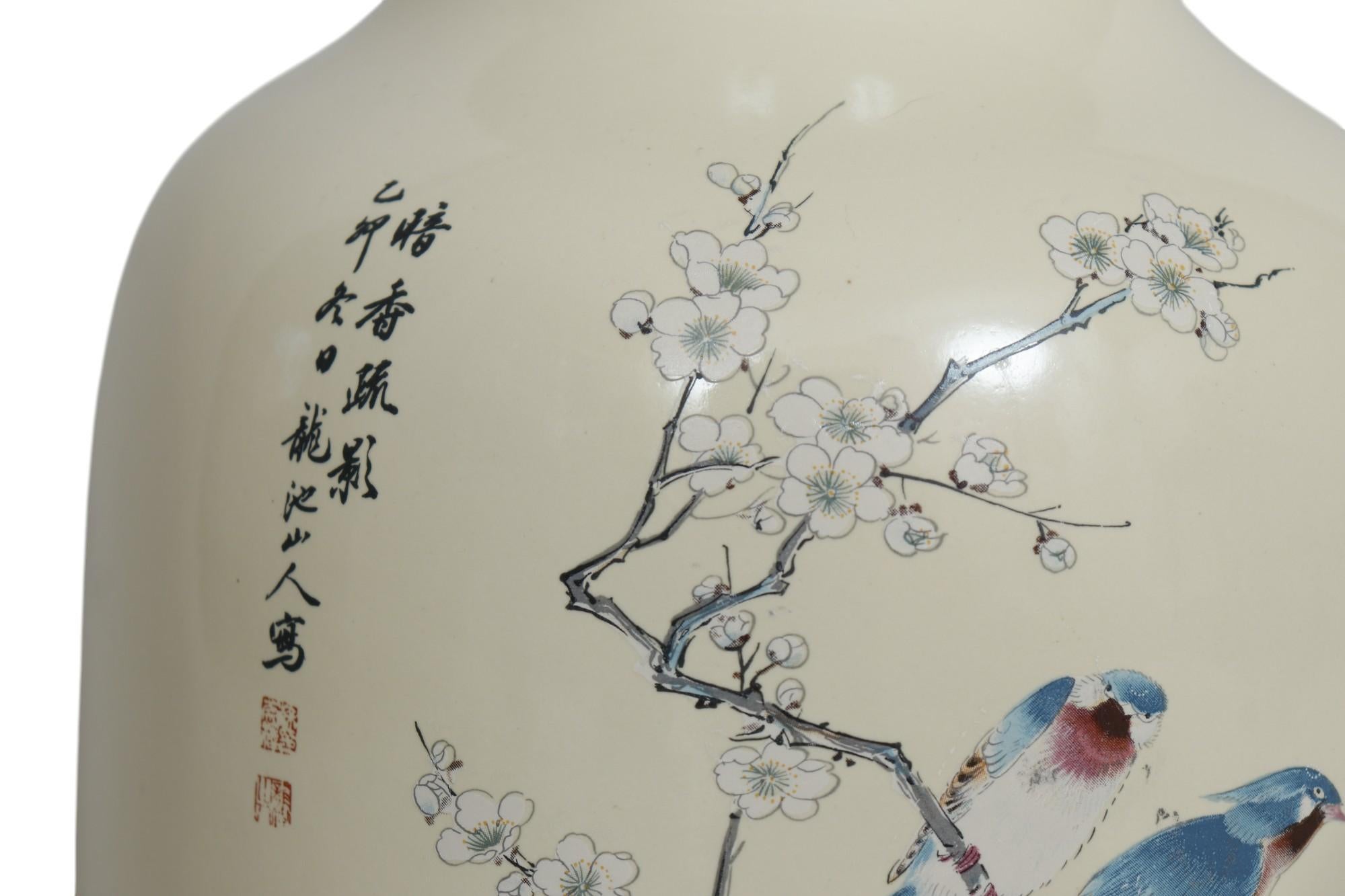Lámpara de mesa de cerámica china pintada a mano Chino en venta