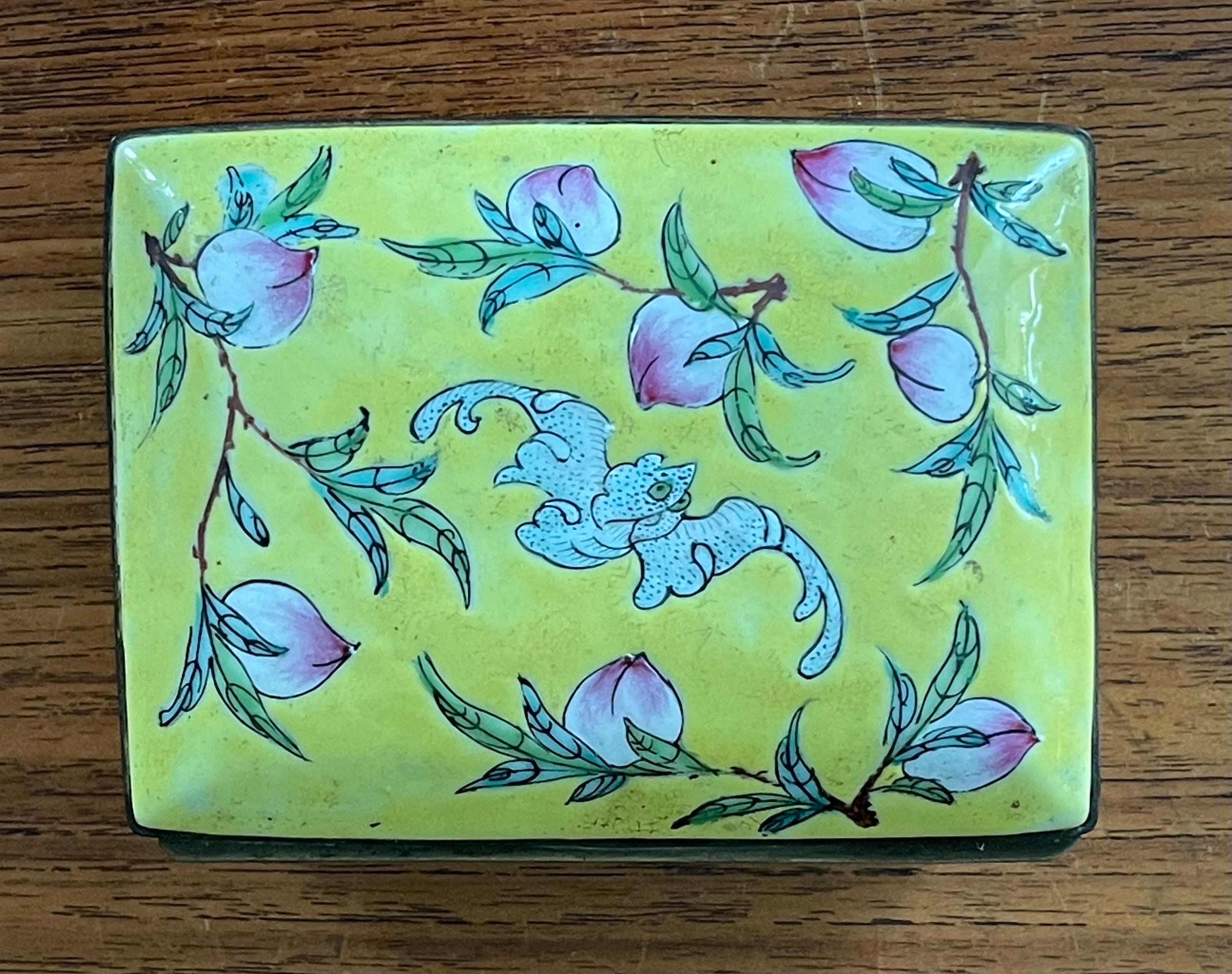 Chinese Hand Painted Ceramic Trinket Box For Sale 2