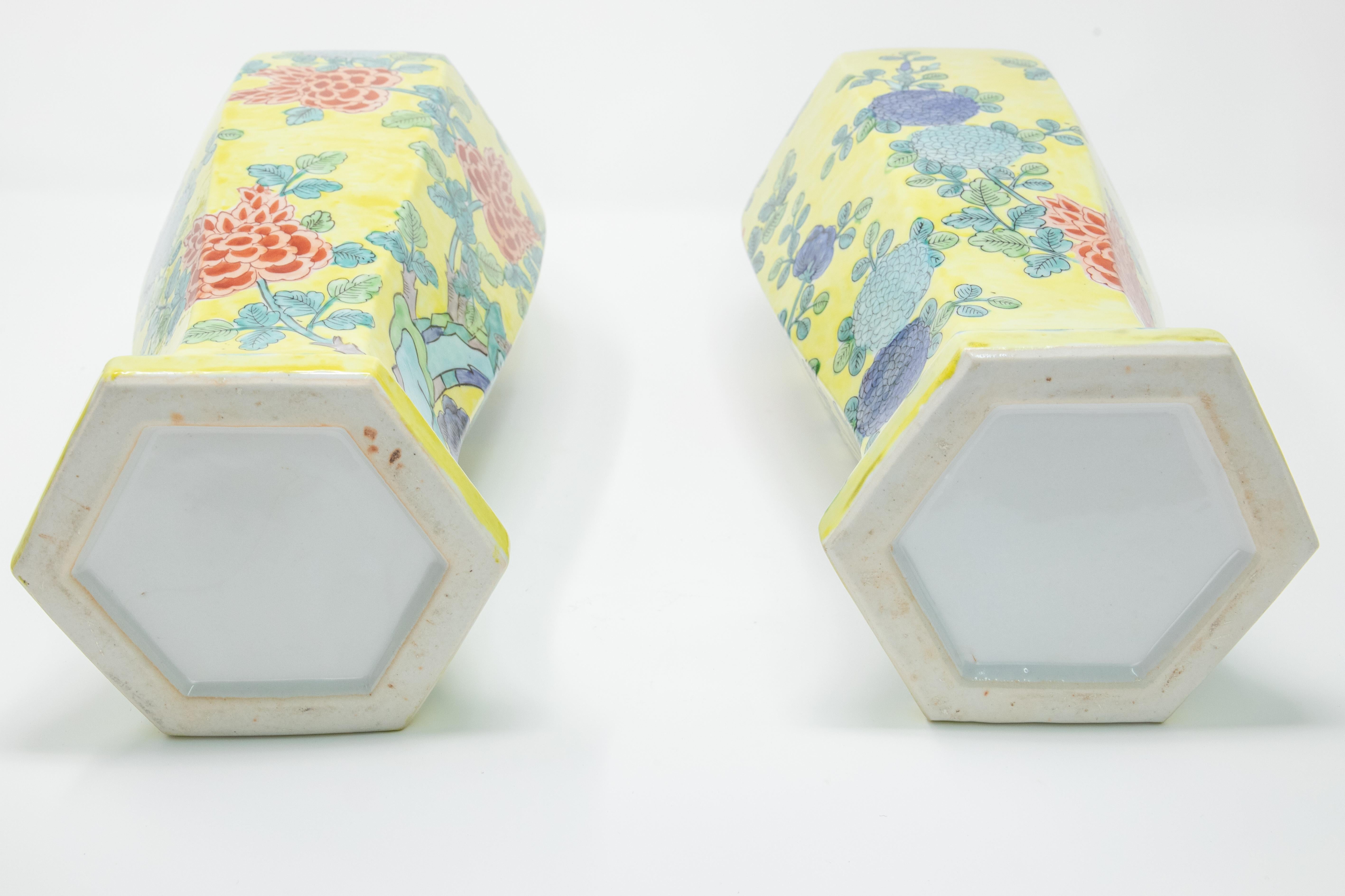 Chinese Hand Painted Ceramic Urns, Pair For Sale 3