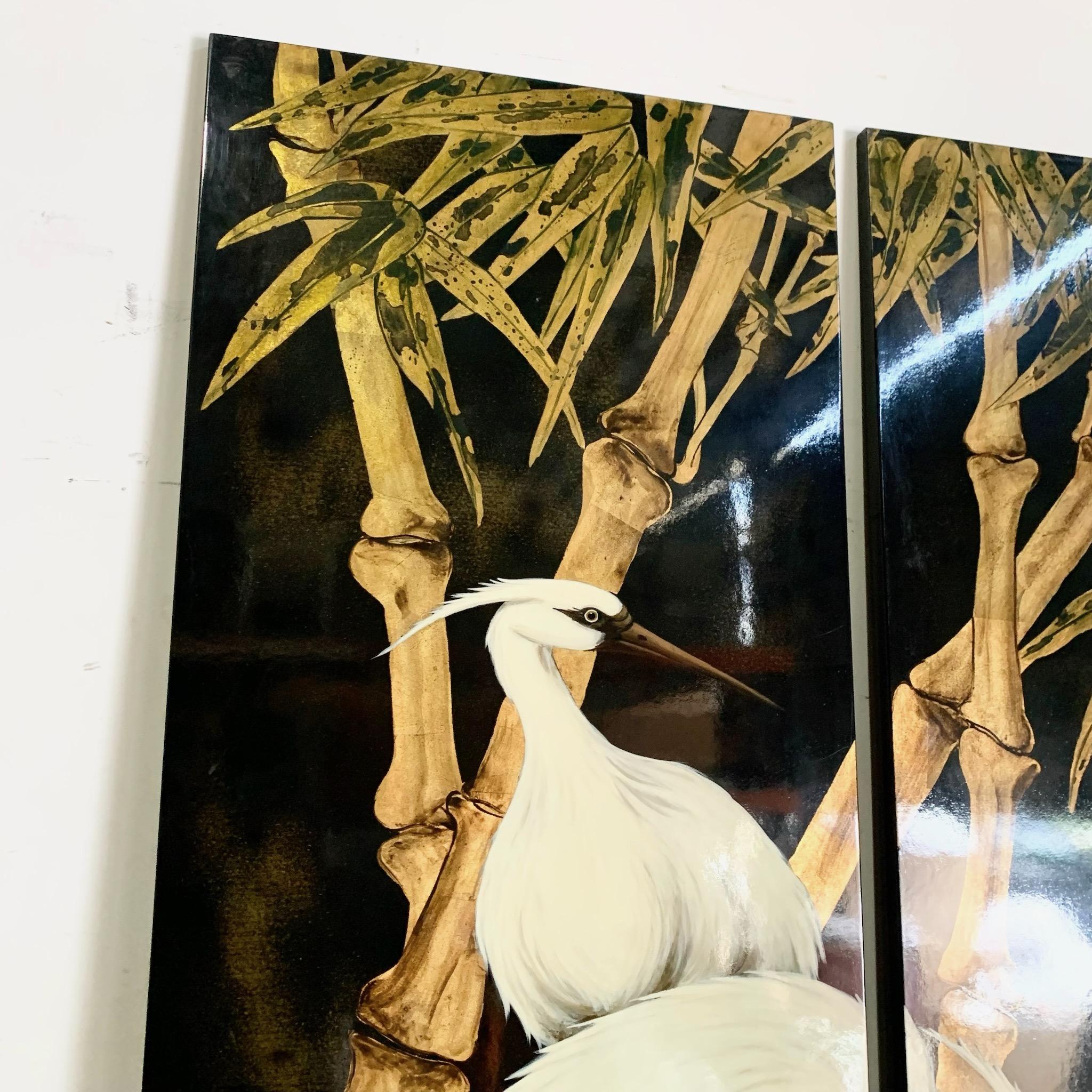 Chinese Hand Painted Ereiher Wading Amongst the Trees auf Holzbrett - 2 Pieces (Ende des 20. Jahrhunderts) im Angebot
