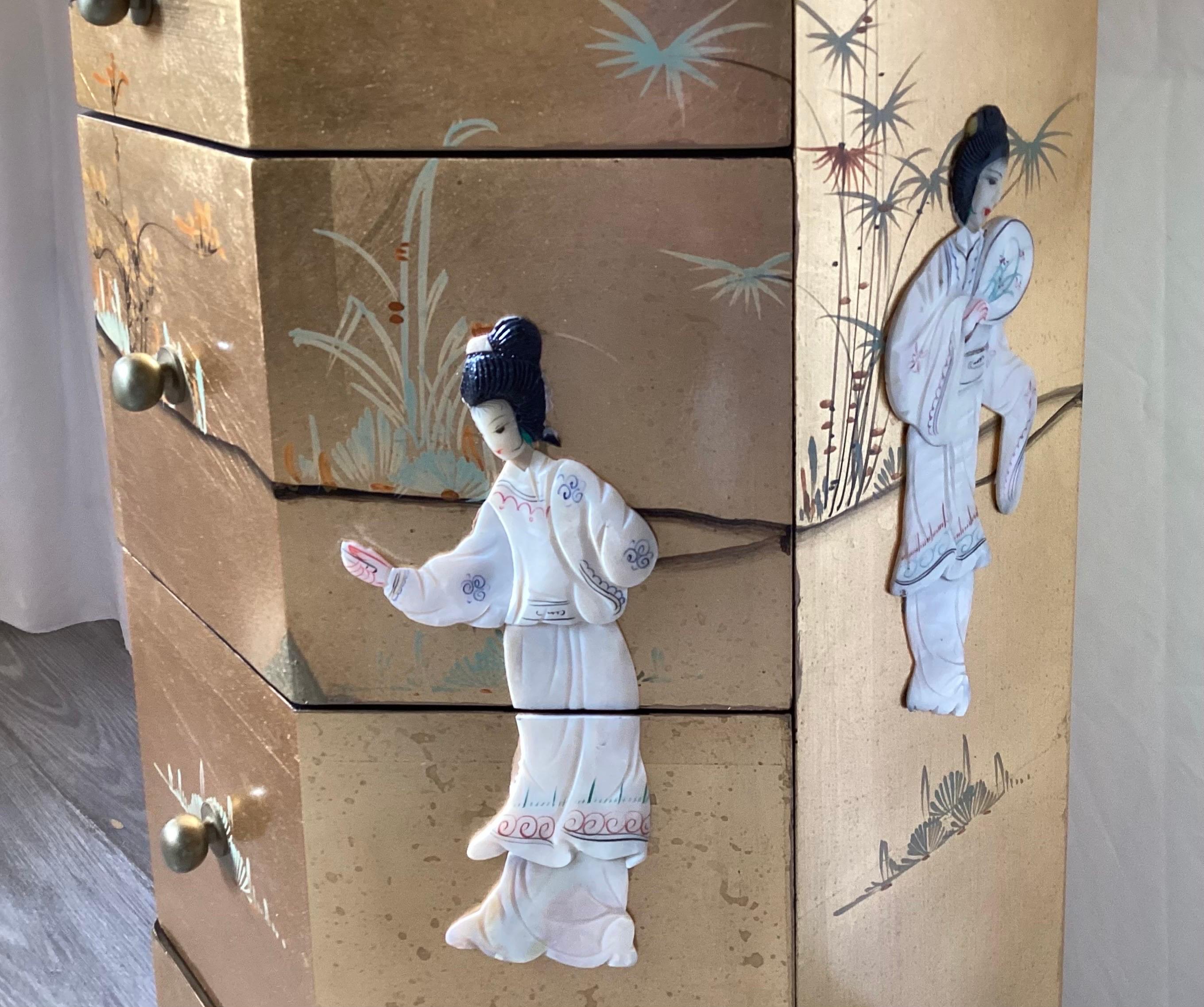 Laqué Porte-bijoux chinois en laque peint à la main en vente