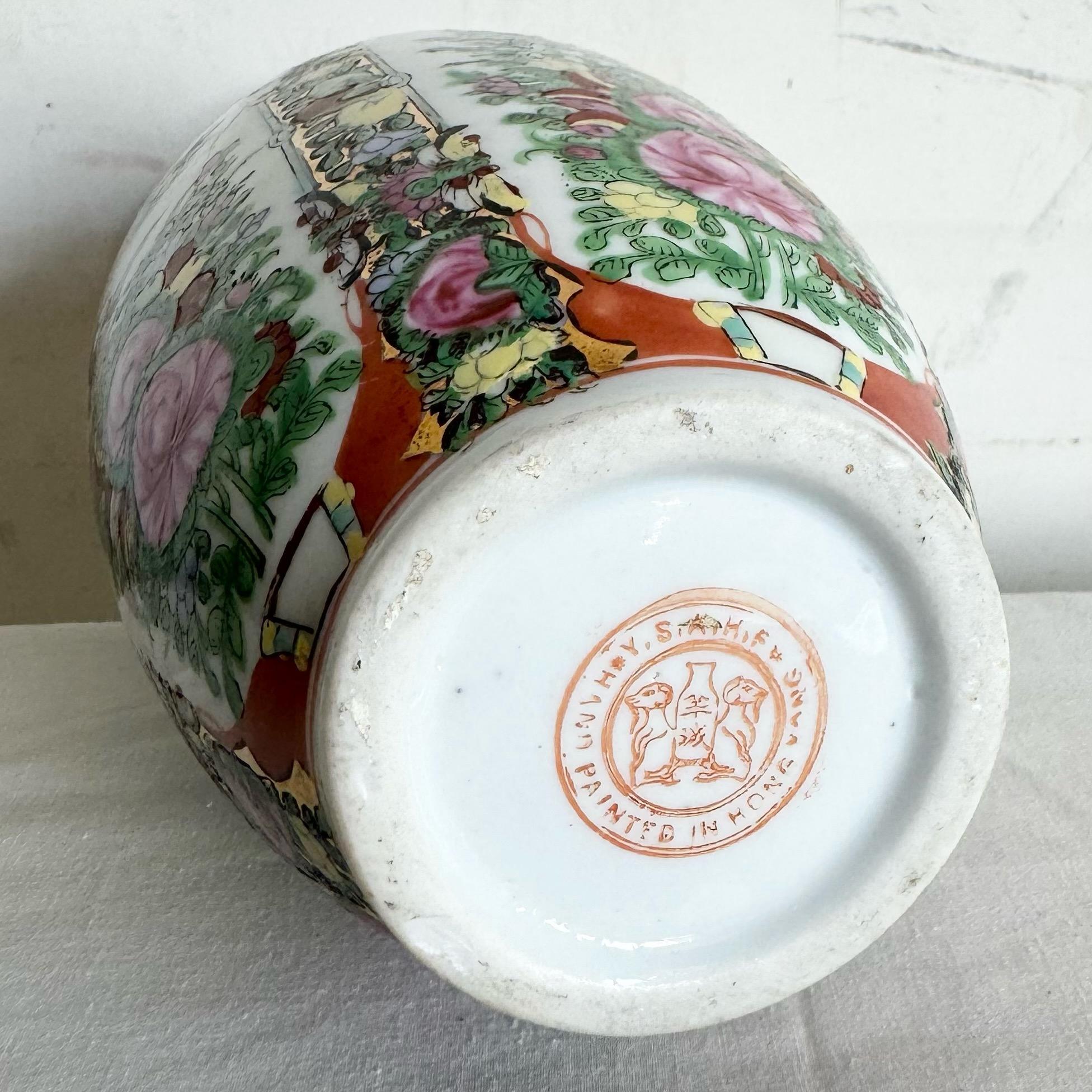 Vase chinois peint à la main multicolore en vente 3