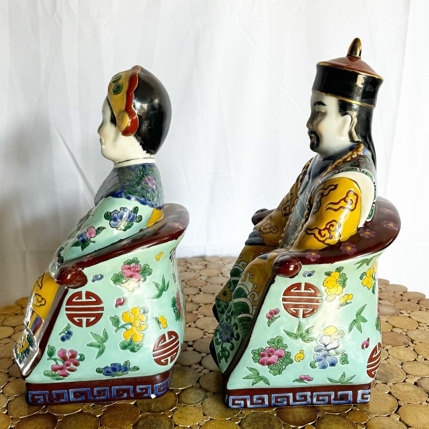Esculturas Emperador y Emperatriz de porcelana china pintadas a mano - 2 Piezas siglo XX en venta
