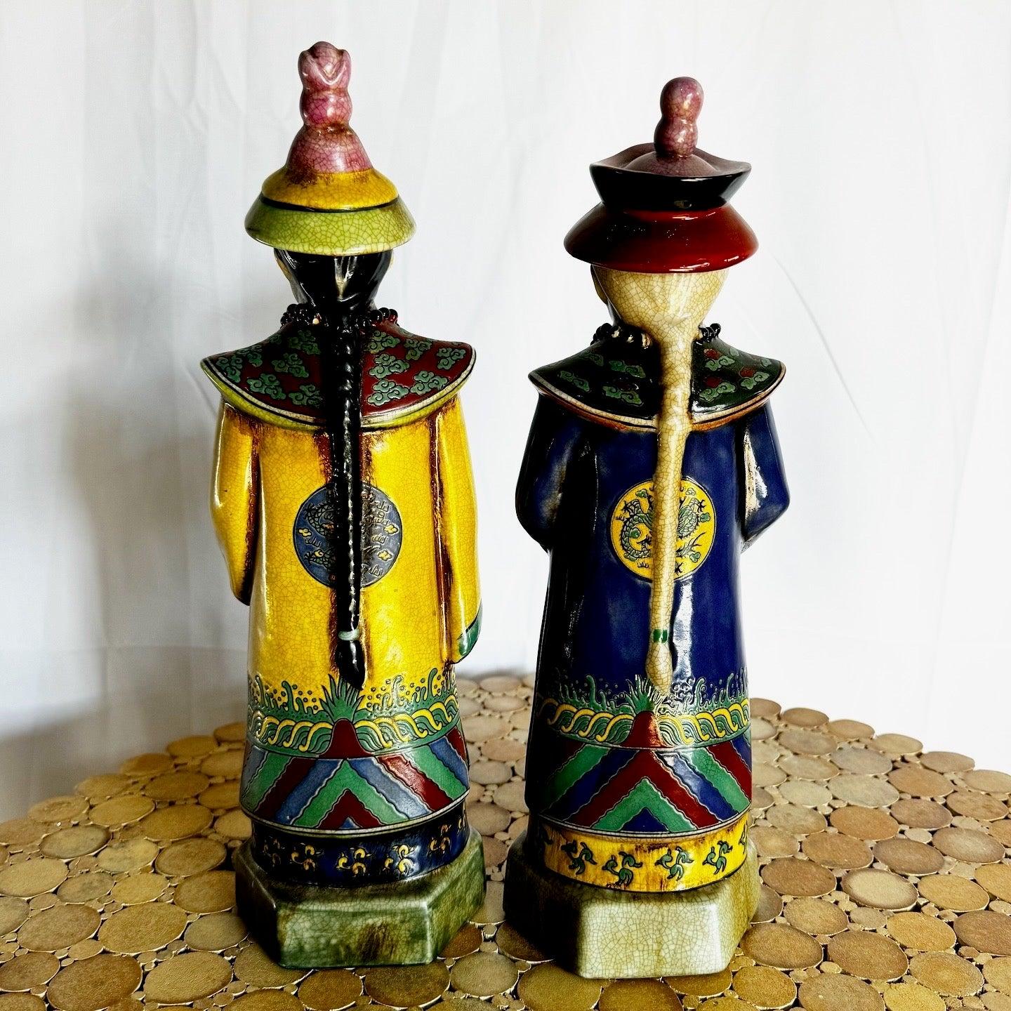 Esculturas de emperador de porcelana china pintadas a mano - 2 Piezas Porcelana en venta