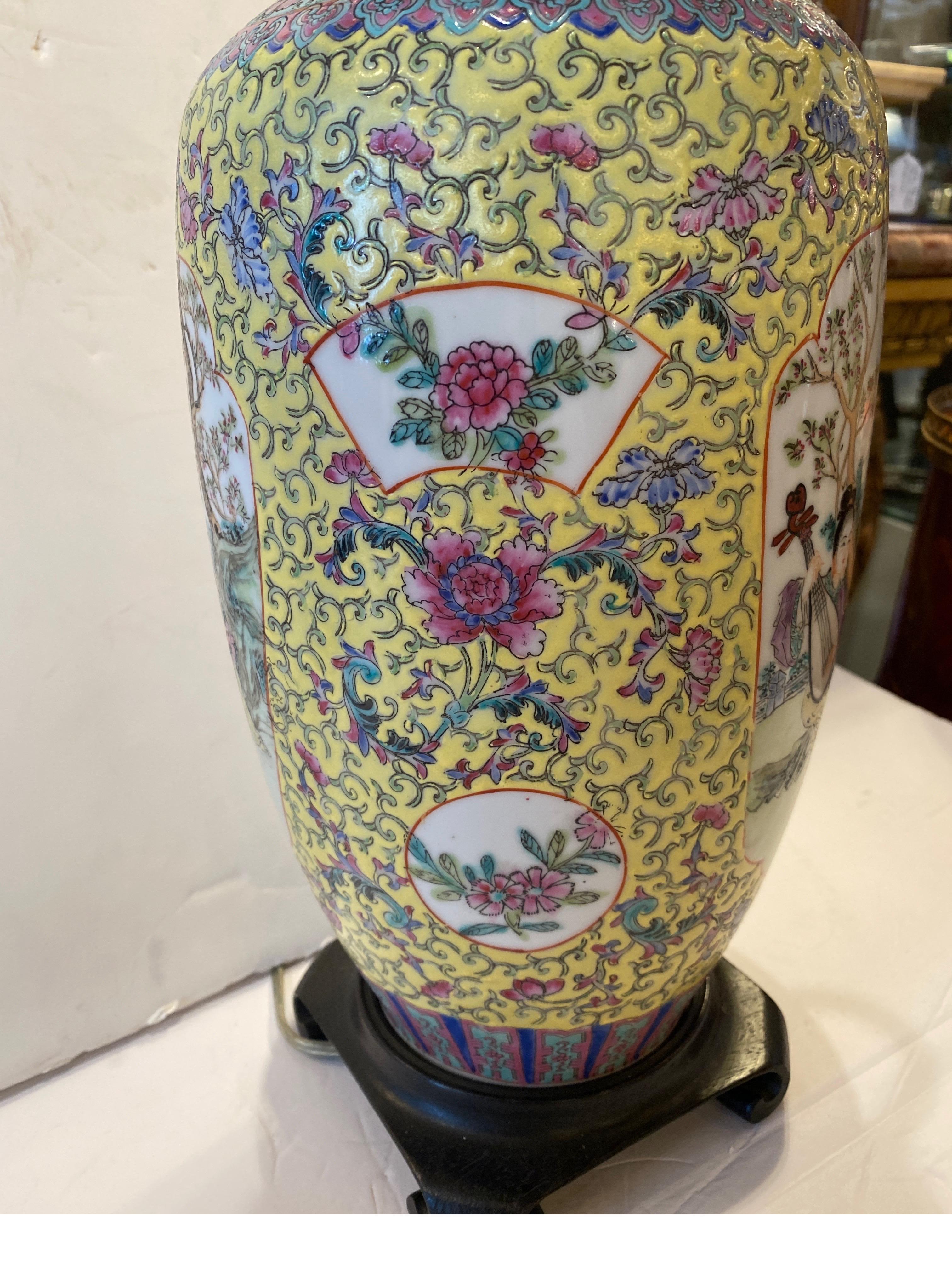 Lámpara de porcelana china pintada a mano Pintado a mano en venta