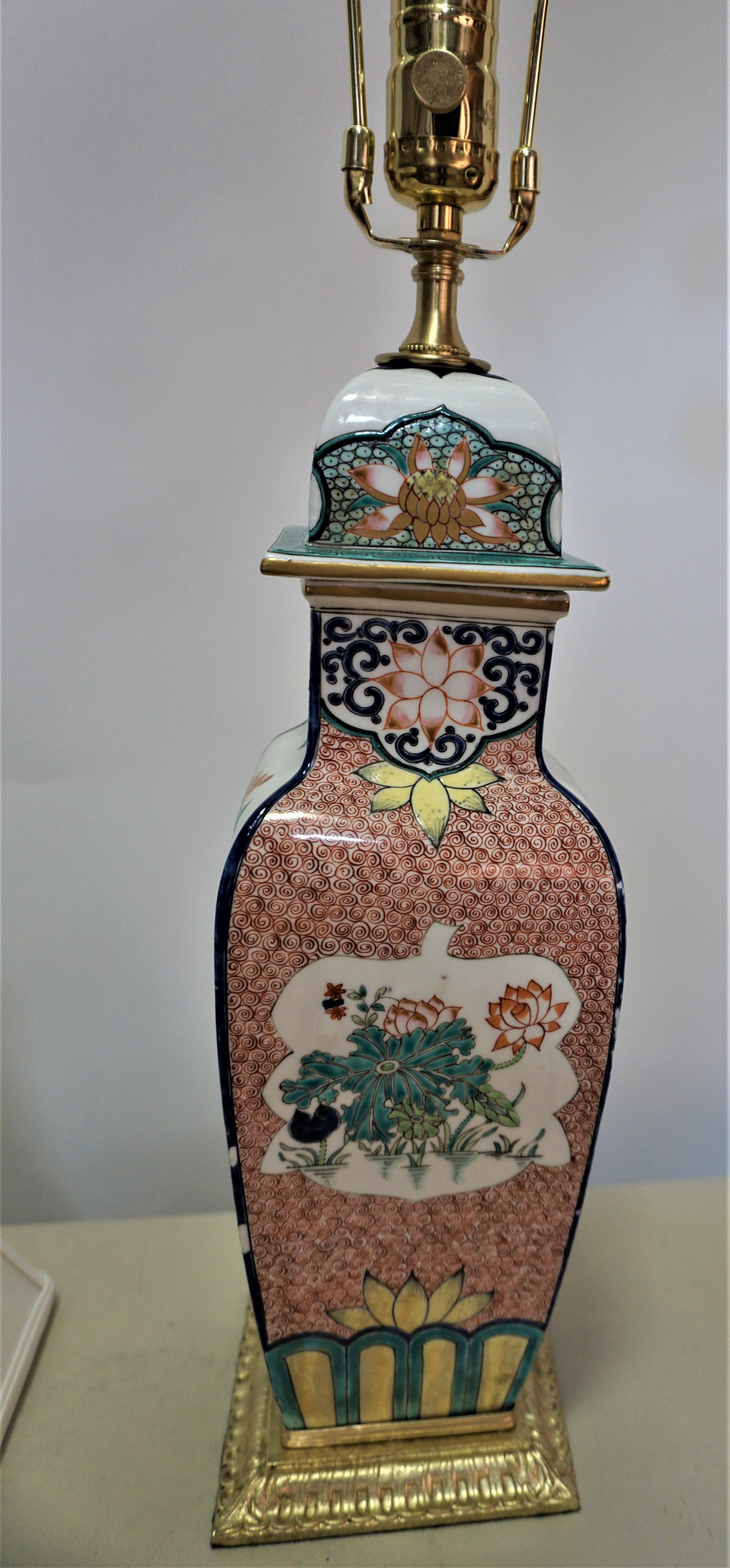 Mid-20th Century Chinese Hand Painted Porcelain Table Lamp For Sale