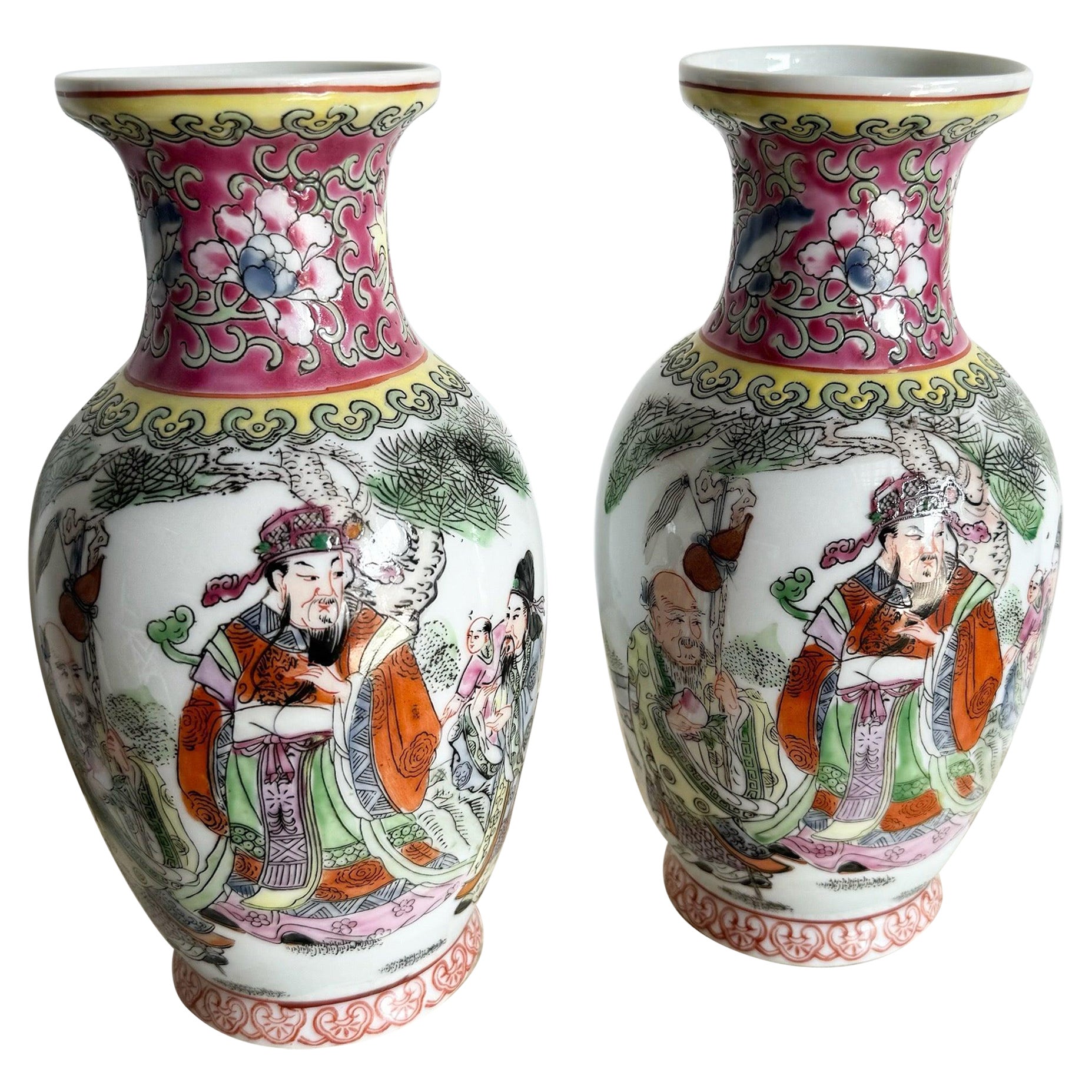 Paire de vases chinois en porcelaine peints à la main