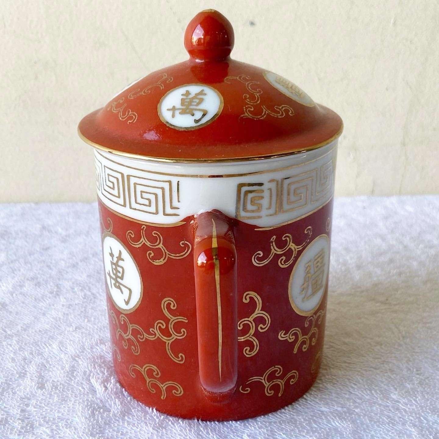Chinese Hand Painted Red Tea Cup With Lid In Good Condition For Sale In Delray Beach, FL