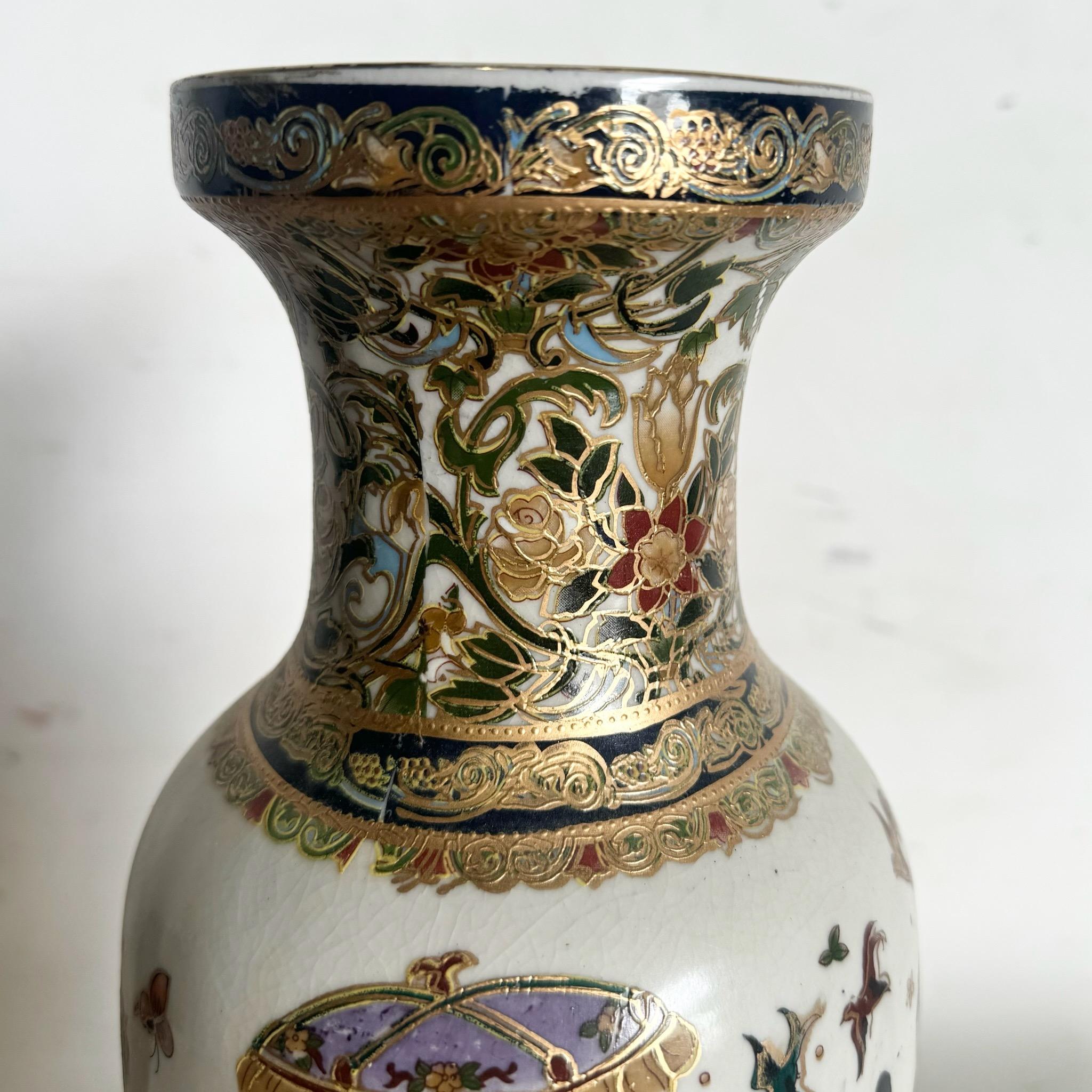 Chinois Vase chinois peint à la main Satsuma en vente