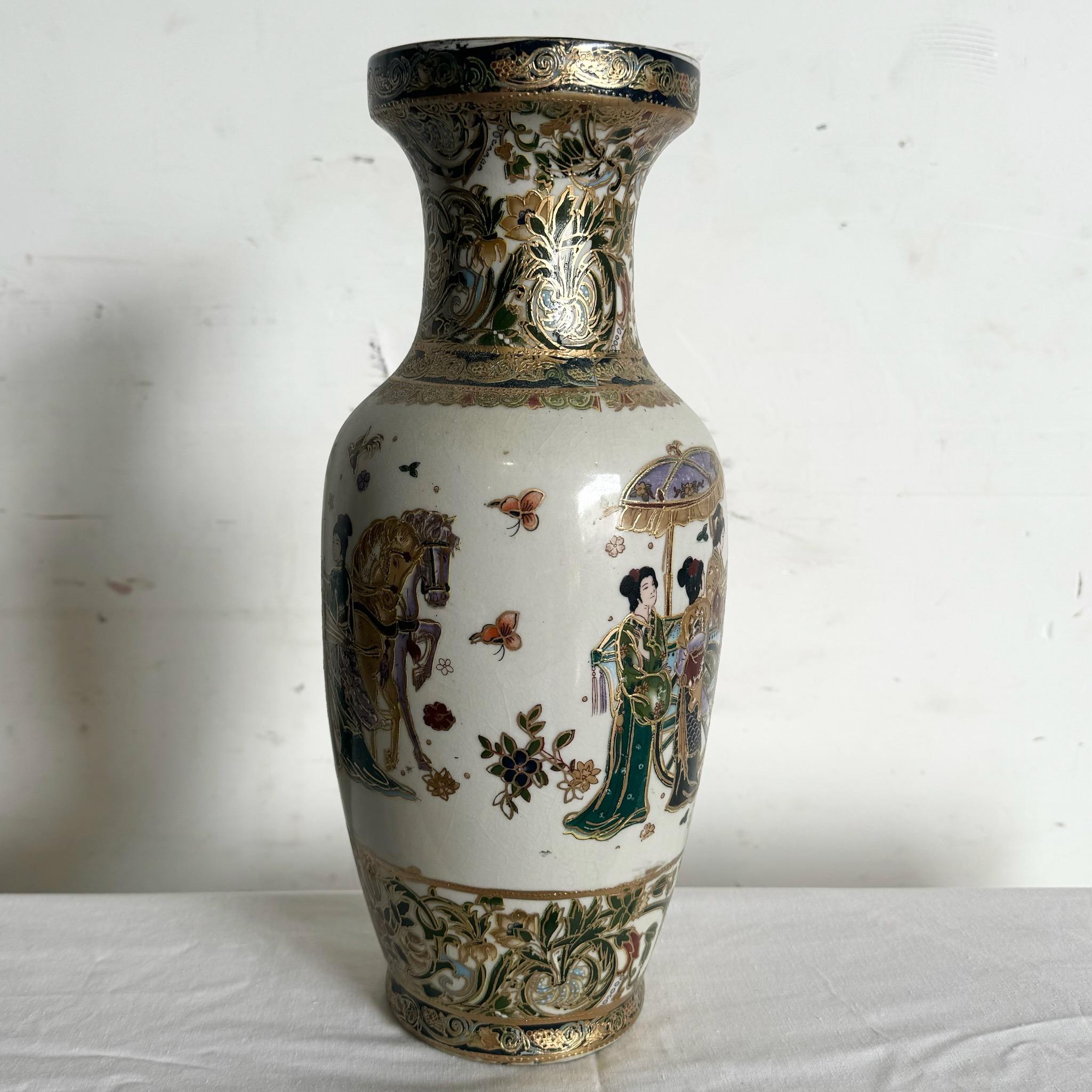 Porcelaine Vase chinois peint à la main Satsuma en vente