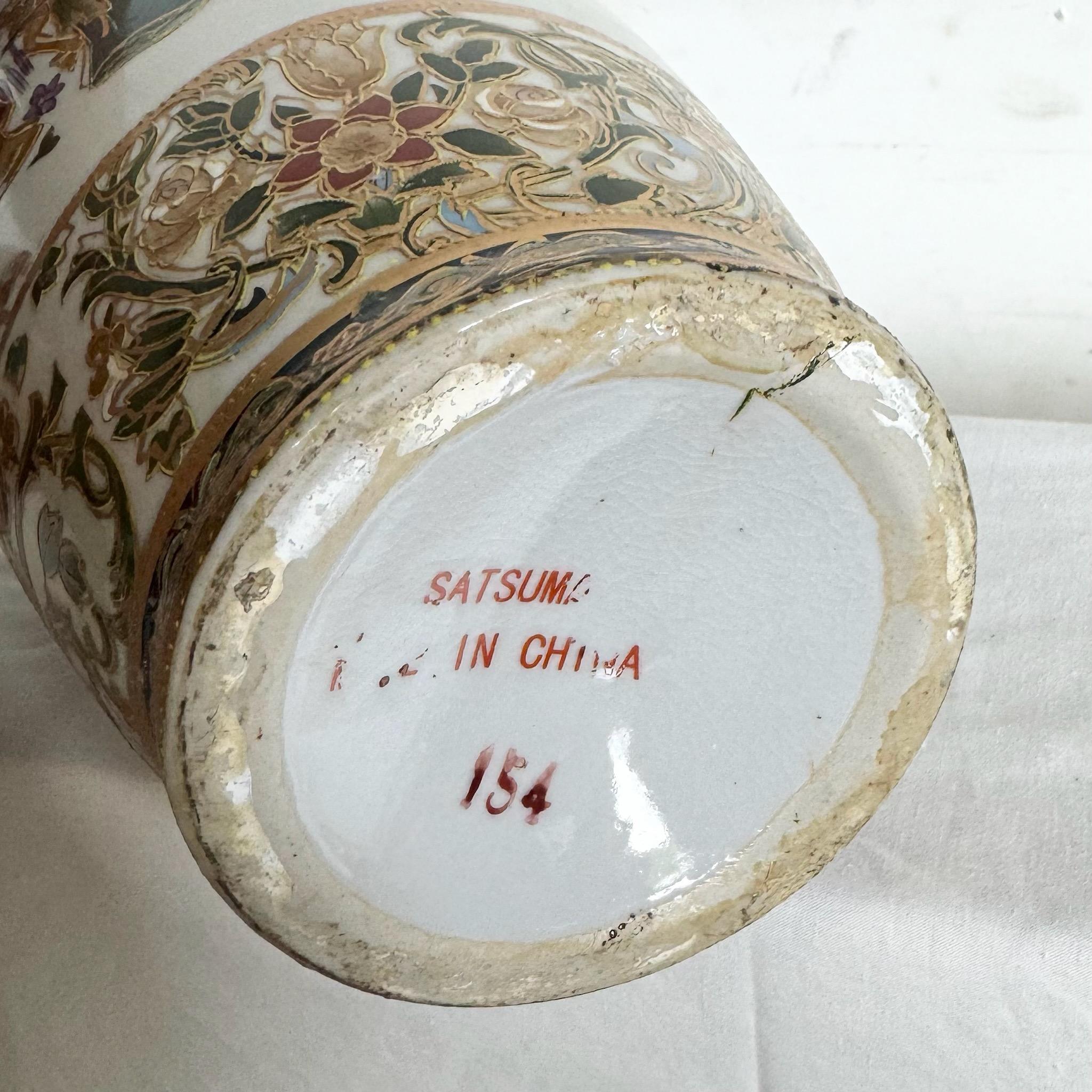Vase chinois peint à la main Satsuma en vente 1