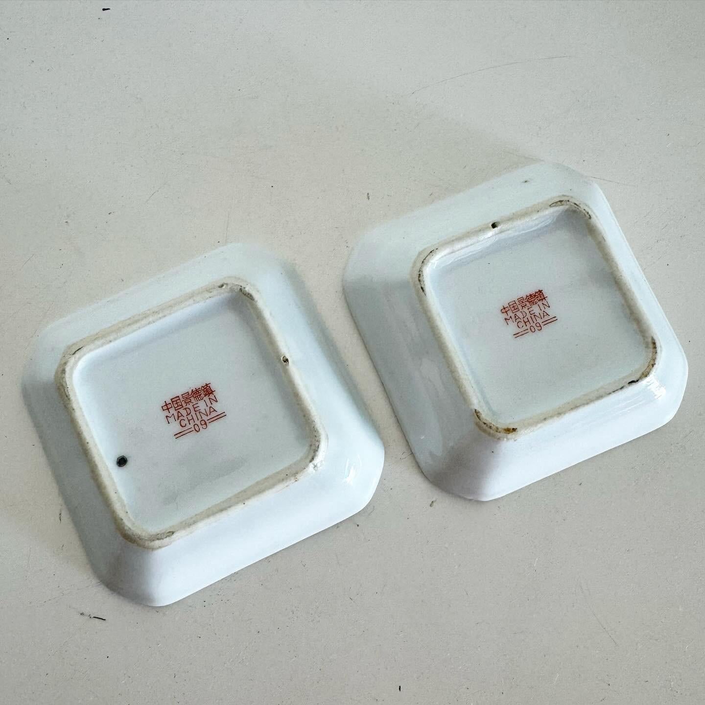 Chinese Hand Painted Small Porcelain Dishes - a Pair In Good Condition For Sale In Delray Beach, FL
