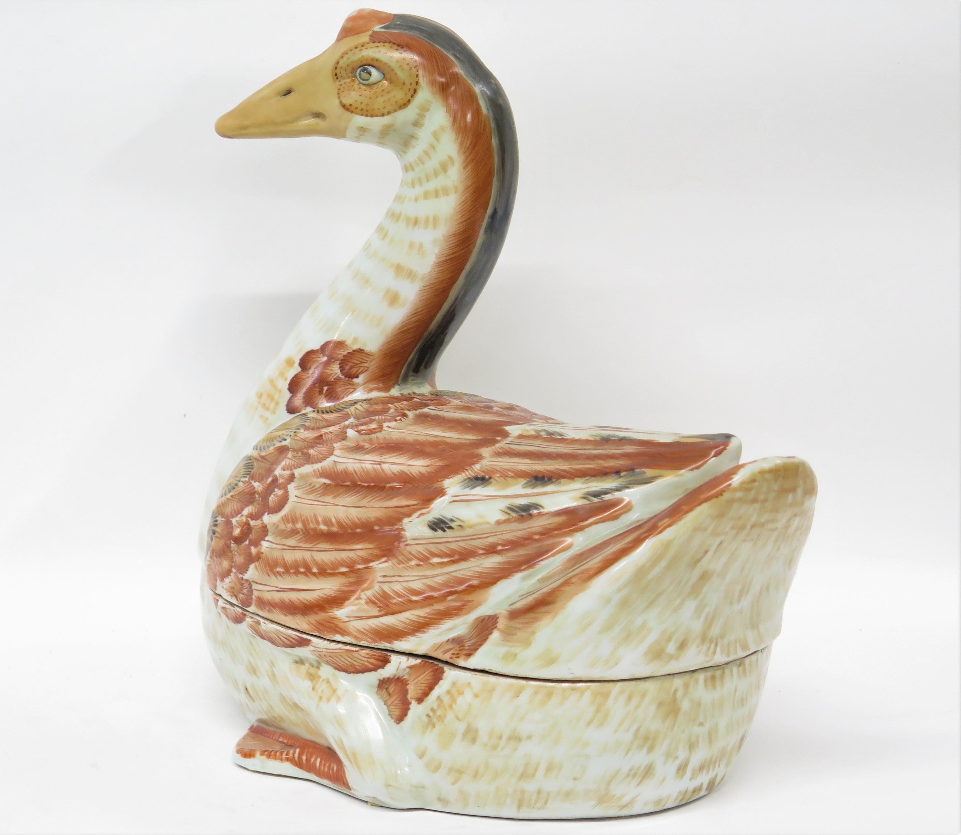 Chinese Hand-Painted Tureen in the Form of a Goose In Good Condition In Dallas, TX