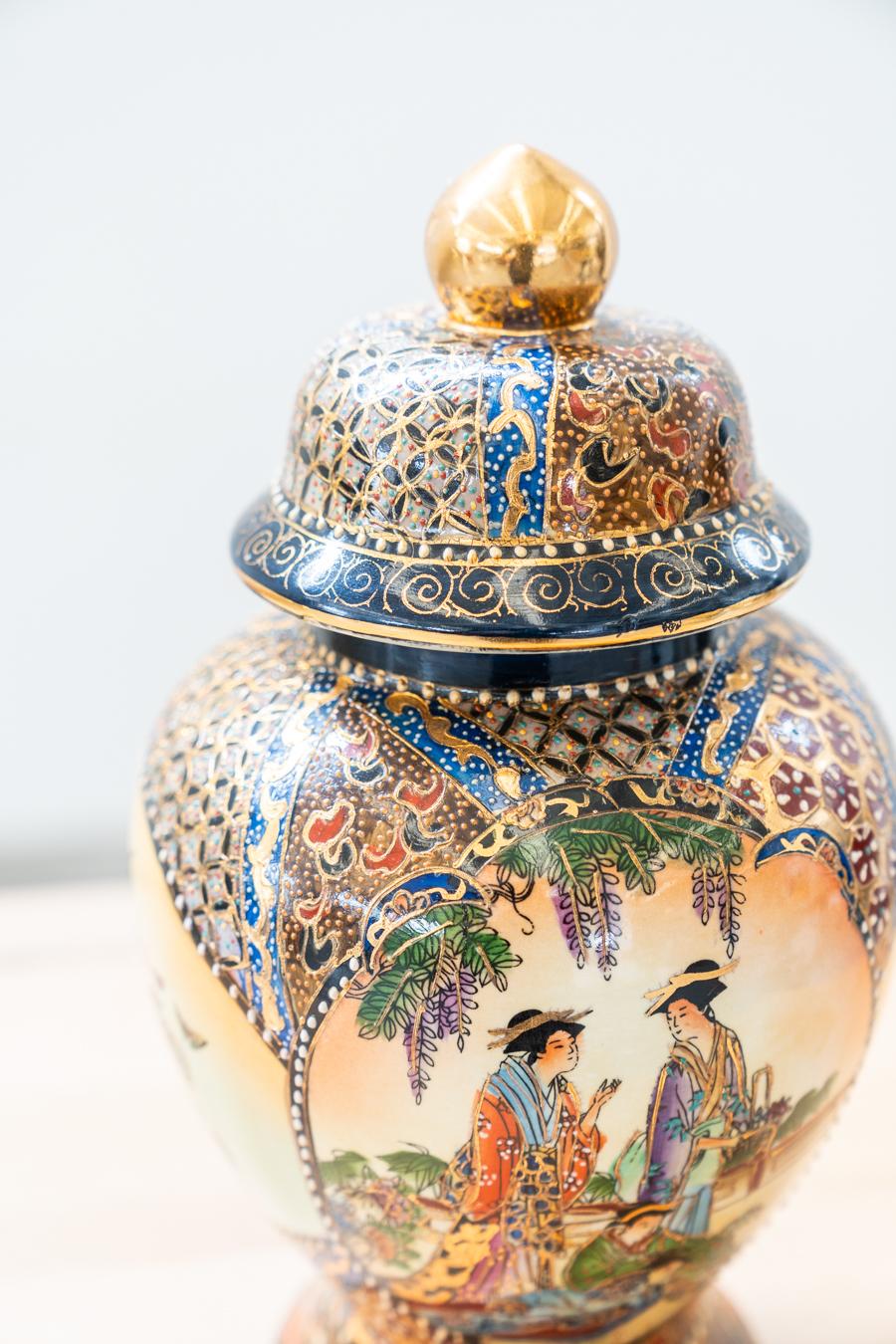 Vaso cinese in ceramica anni ‘60 dipinti a mano
