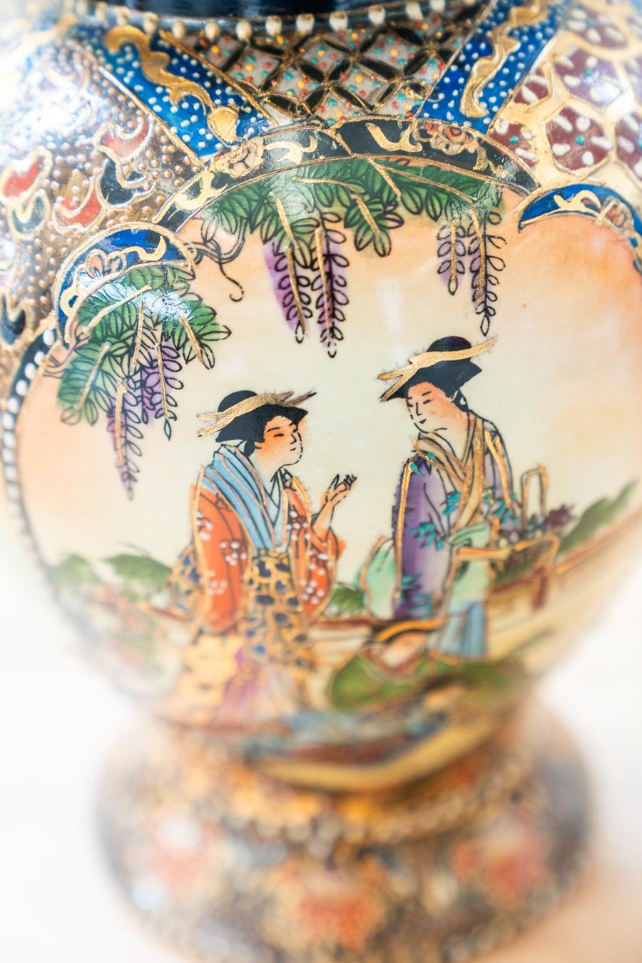 Chinese Hand-Painted Vase, 1960s In Excellent Condition For Sale In Manzano, IT