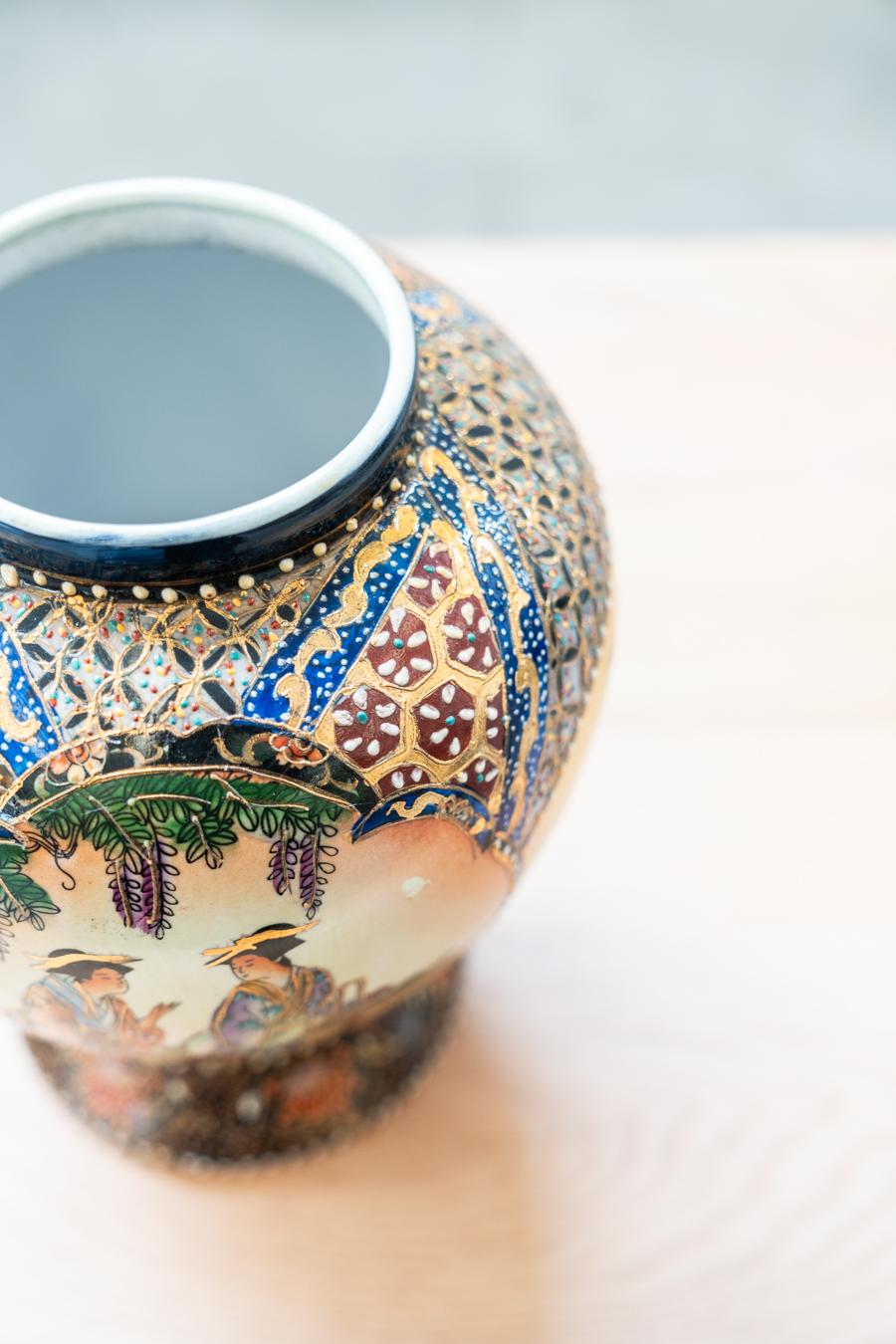 Chinesische handbemalte Vase, 1960er-Jahre (Keramik) im Angebot