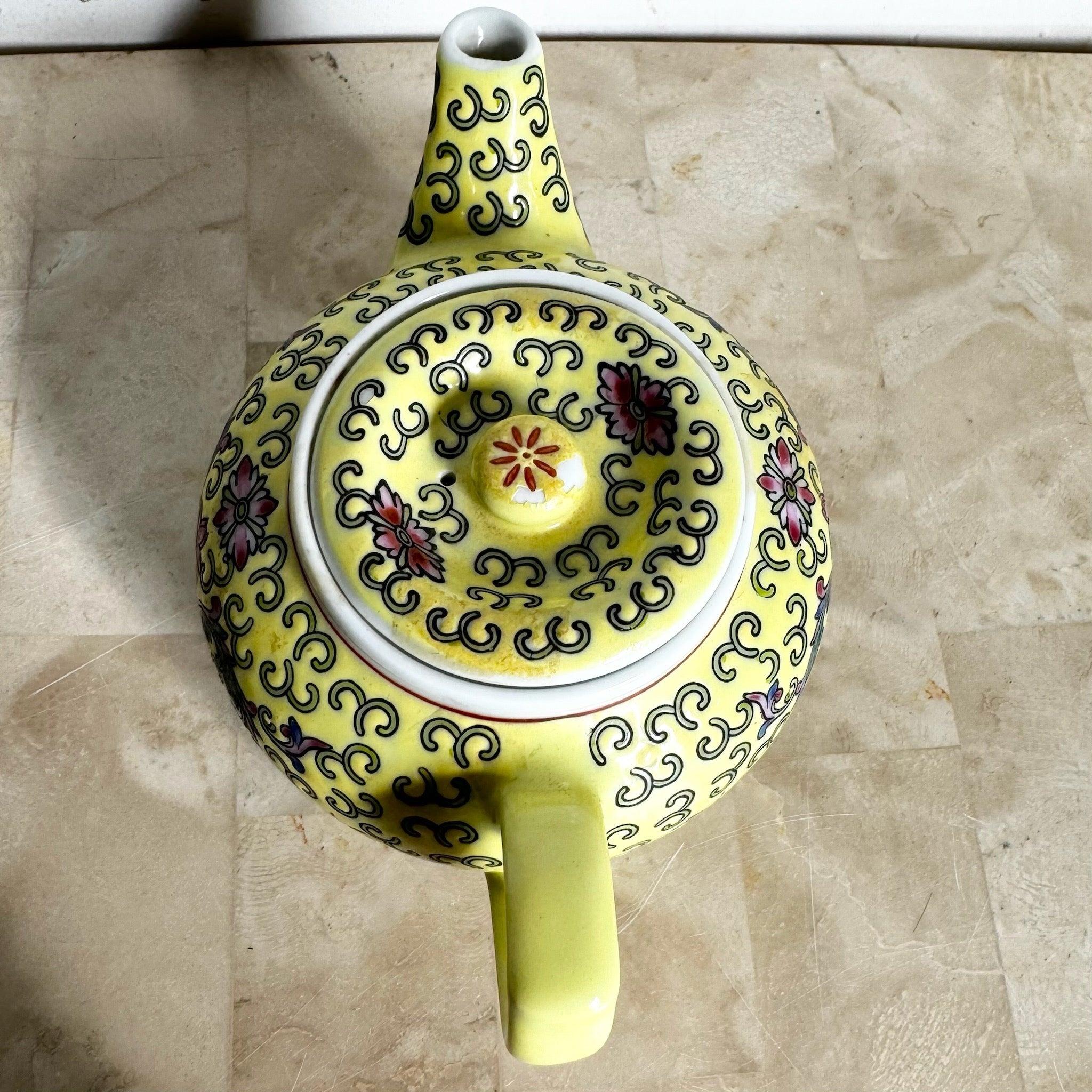 Chinese Hand Painted Yellow Floral Porcelain Famille Tea Pot For Sale 1