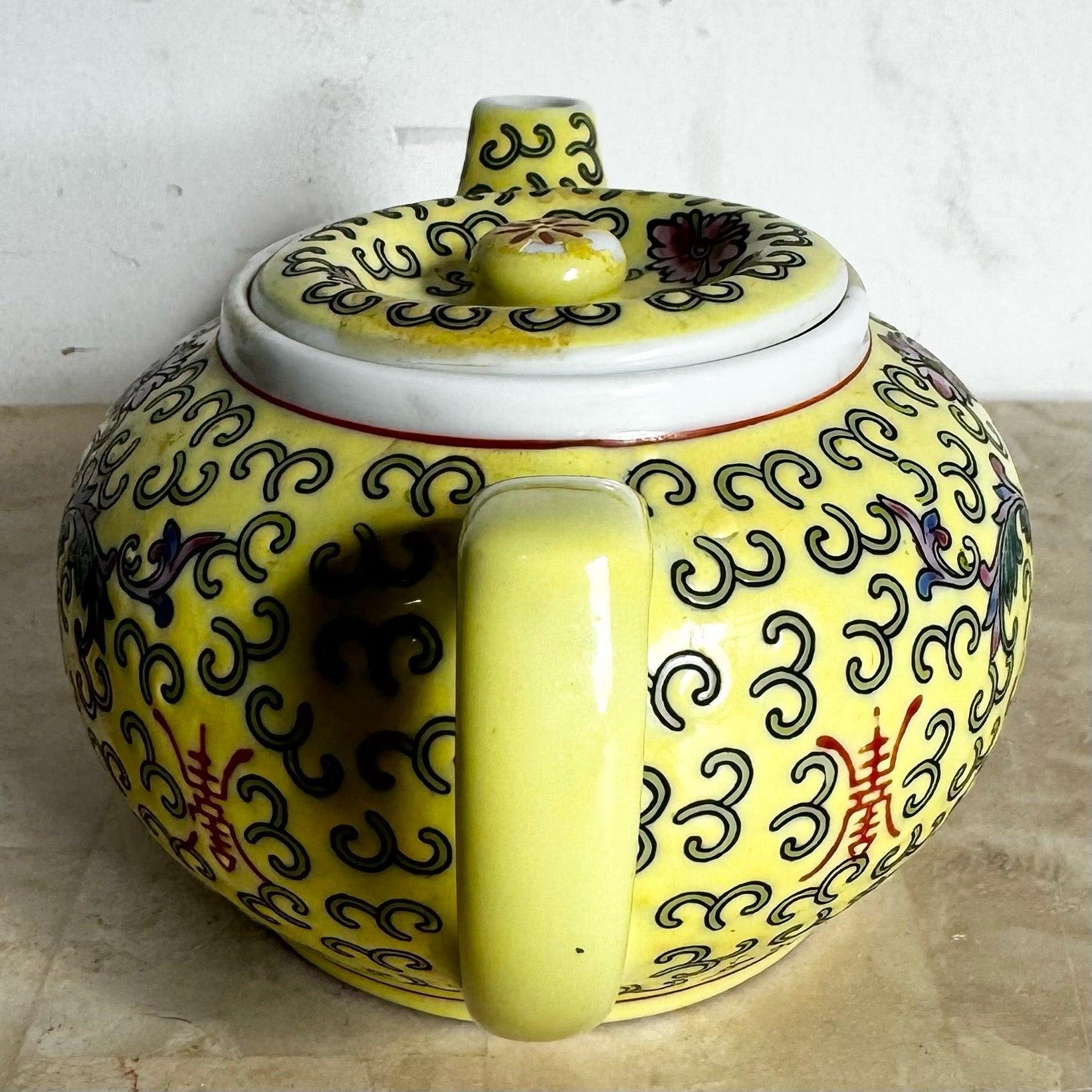 Chinese Hand Painted Yellow Floral Porcelain Famille Tea Pot For Sale 2