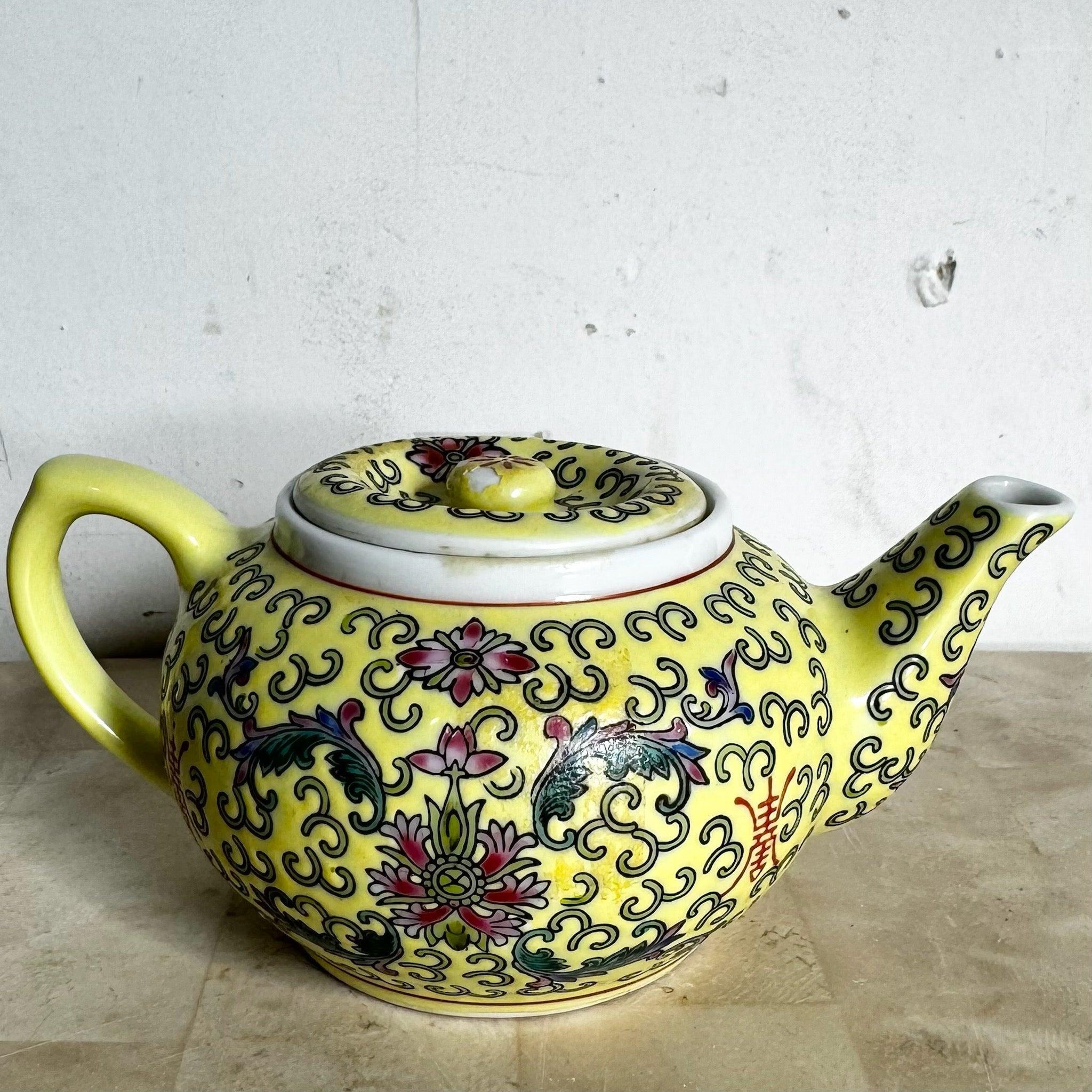 Chinese Hand Painted Yellow Floral Porcelain Famille Tea Pot For Sale 3