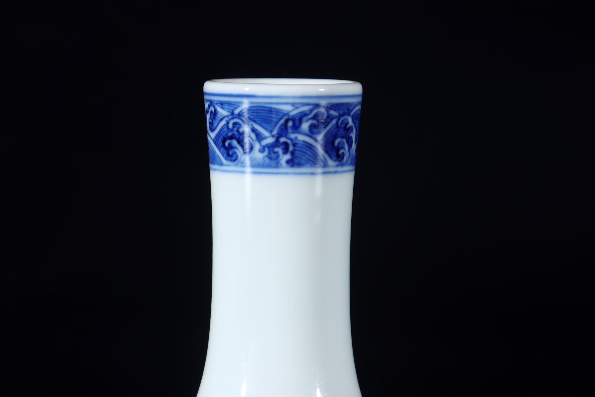 Chinese Handmade Blue White Lions Porcelain Vase, in Stock For Sale 5