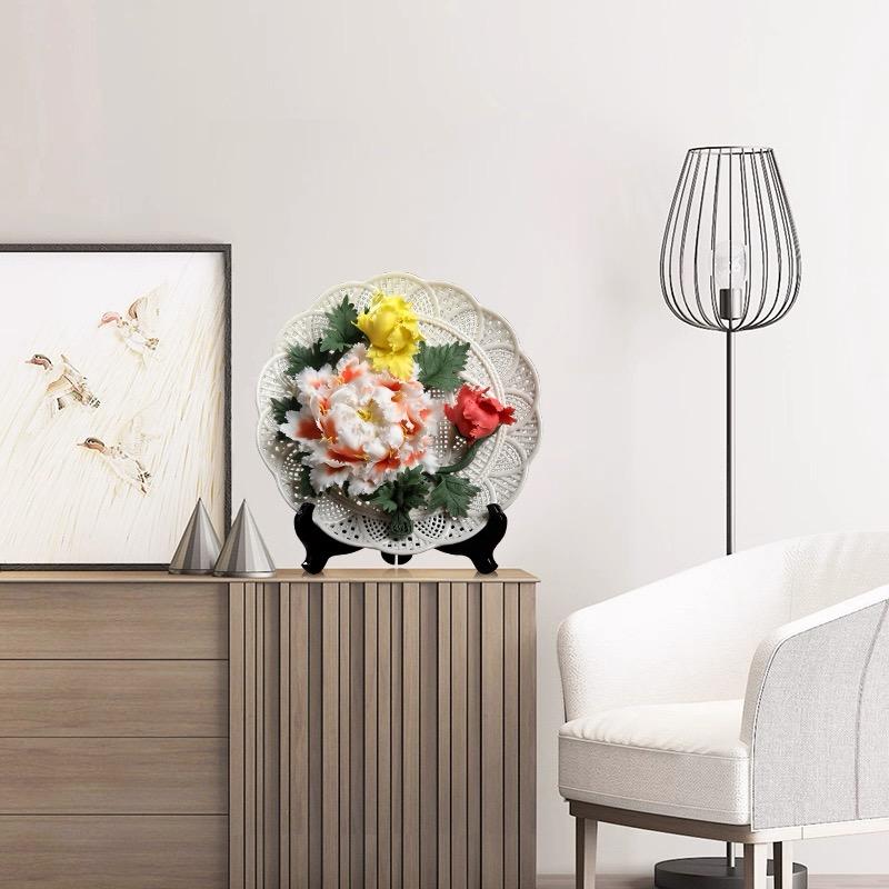 Contemporary Chinese Handmade Exquisite Porcelain Floral Decorative Plate Sculpture Art For Sale