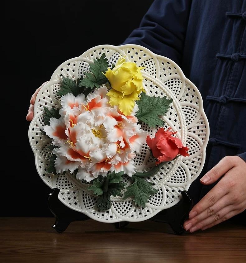 Chinese Handmade Exquisite Porcelain Floral Decorative Plate Sculpture Art For Sale 1