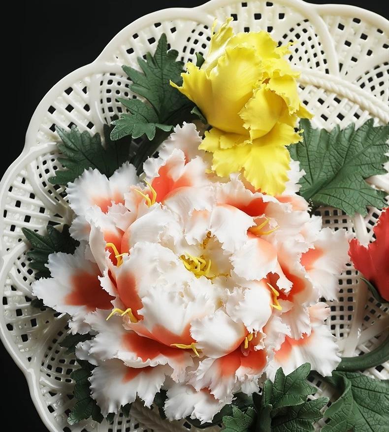 Chinese Handmade Exquisite Porcelain Floral Decorative Plate Sculpture Art For Sale 3