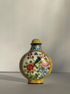 Tabacchiera cinese dipinta a mano con smalto e marchio Qianlong Famille Rose Giallo