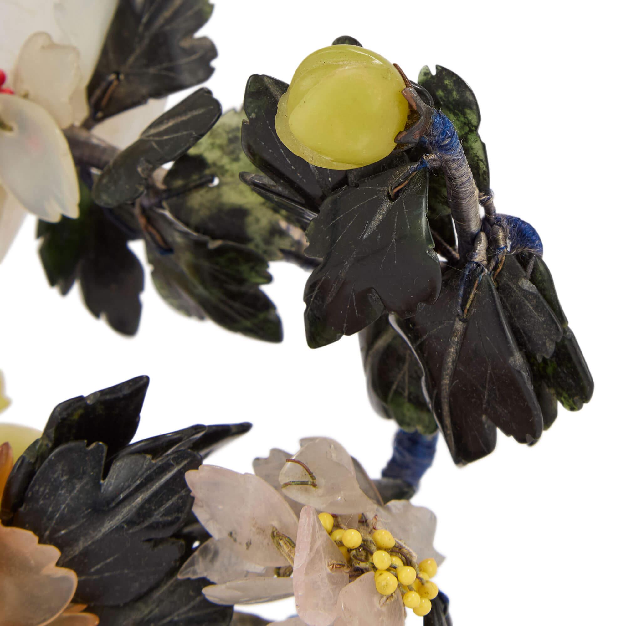 Chinois Modèle de fleur en pierre dure et émail cloisonné de Chine en vente