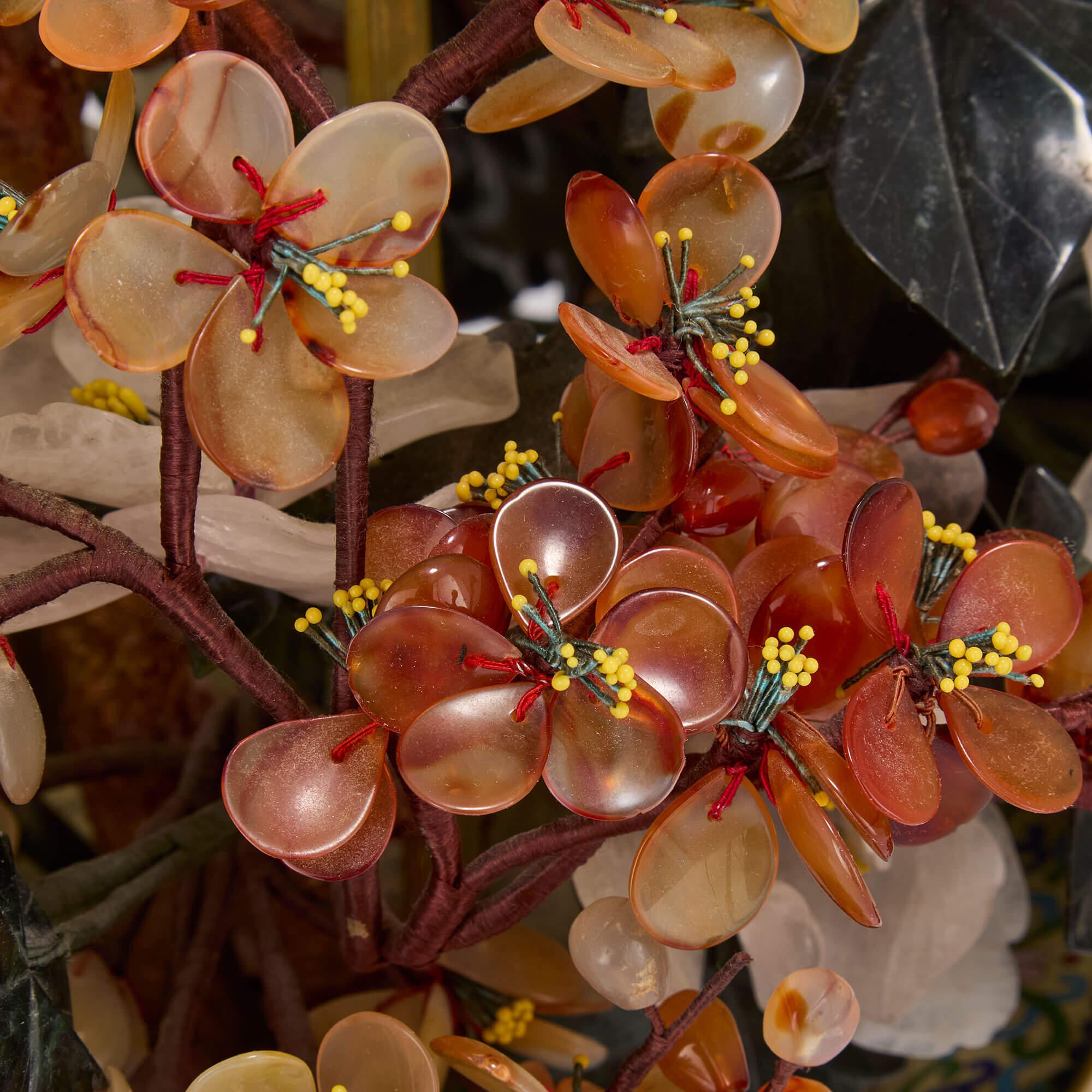 Smalto Modello di albero di fiori cinese in pietra dura e smalto cloisonné in vendita