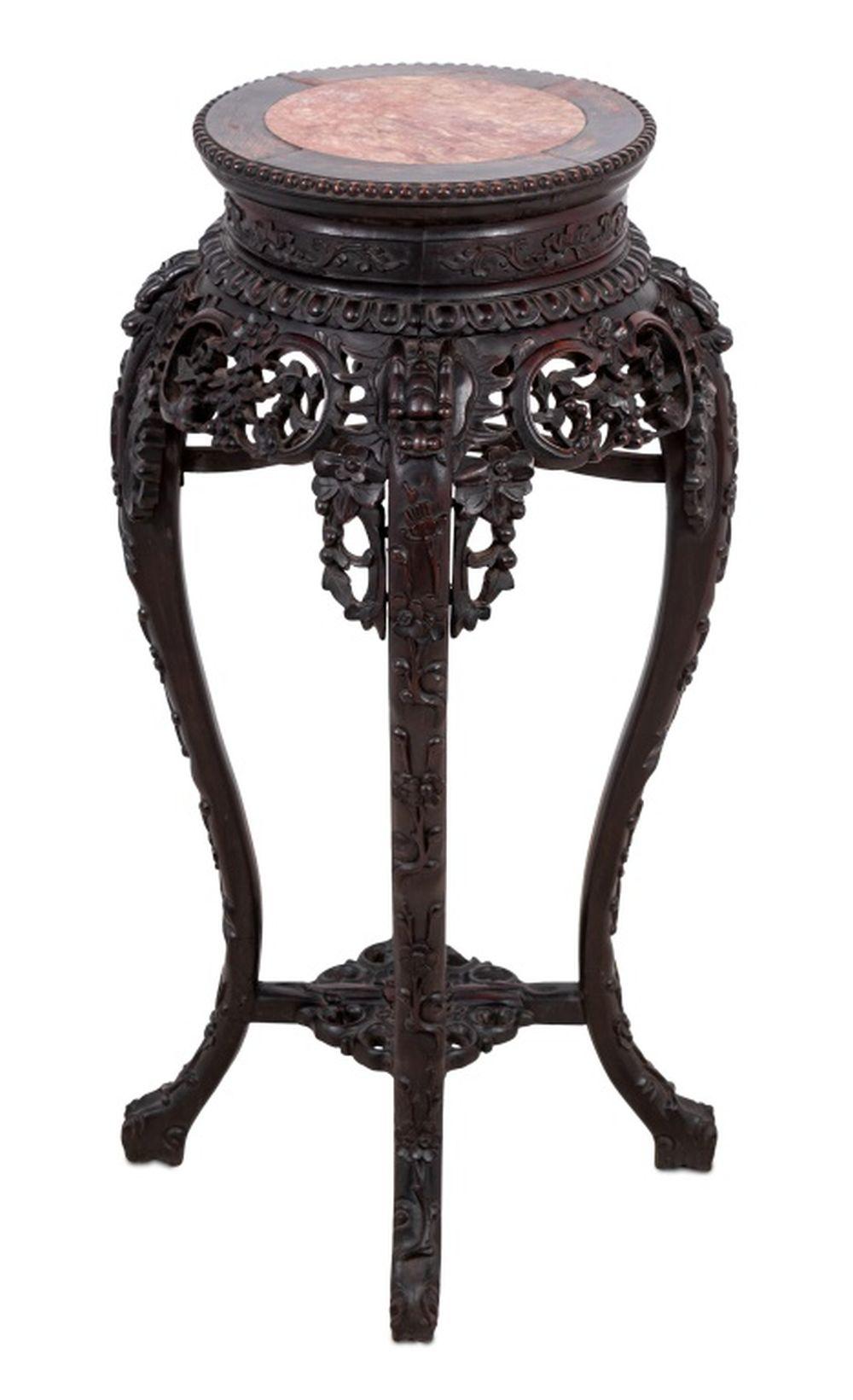 Mesa china de madera dura y mármol con pedestal Chino en venta