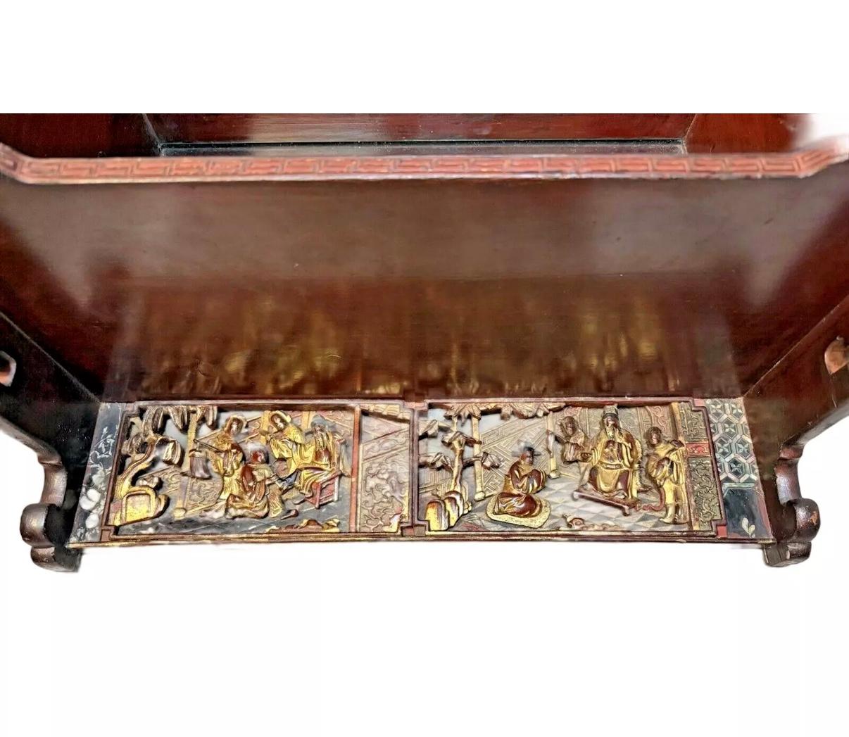 Chinesisches Regal aus Hartholz und geschnitztem Giltwood mit verspiegelter Rückwand 19.C. im Angebot 4