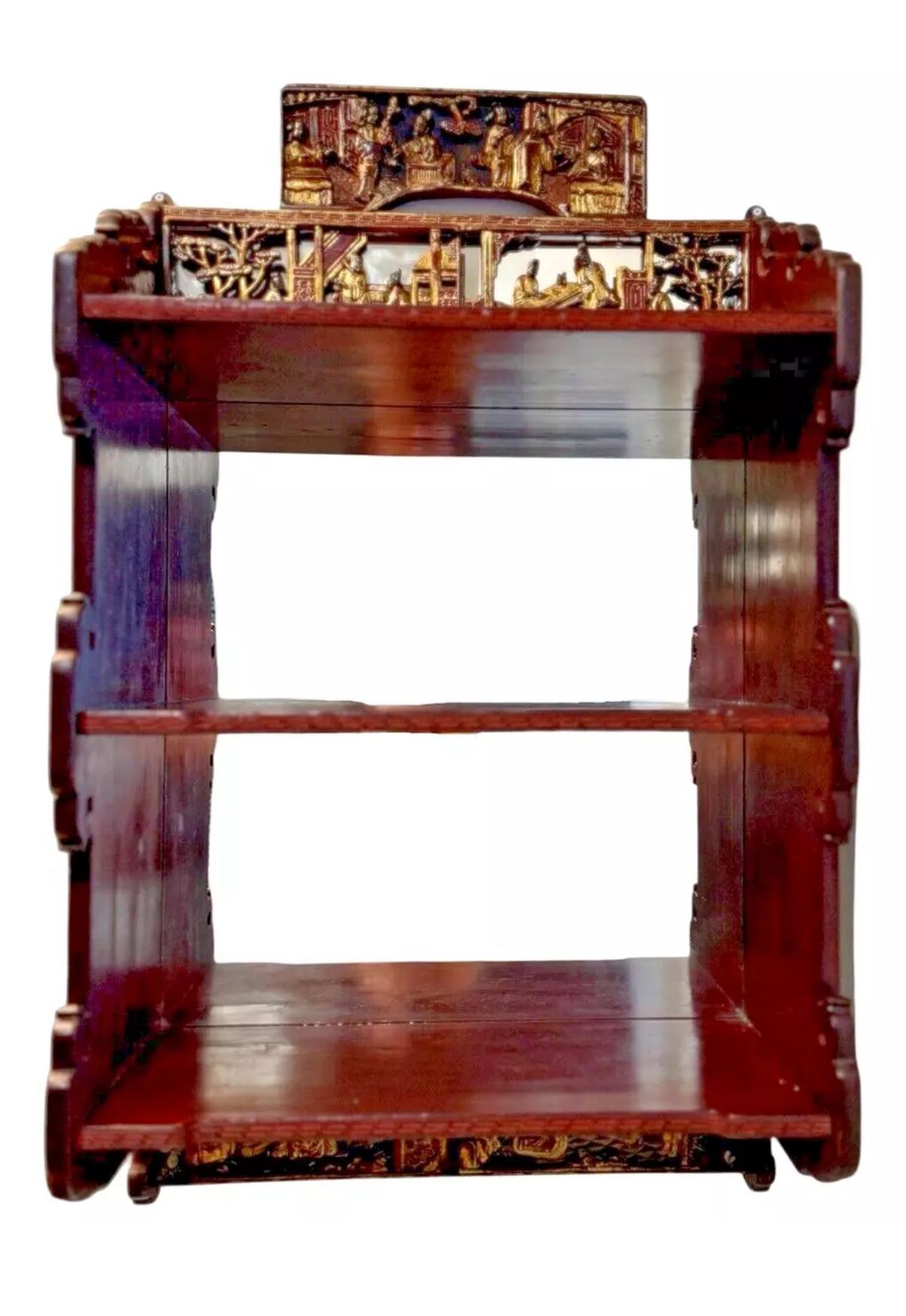 Chinesisches Regal aus Hartholz und geschnitztem Giltwood mit verspiegelter Rückwand 19.C. im Angebot 6