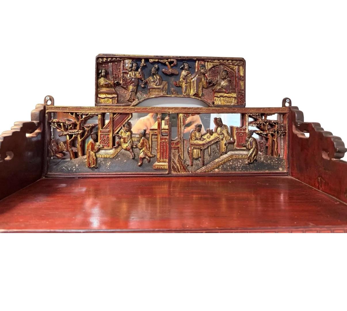 Chinesisches Regal aus Hartholz und geschnitztem Giltwood mit verspiegelter Rückwand 19.C. im Angebot 7