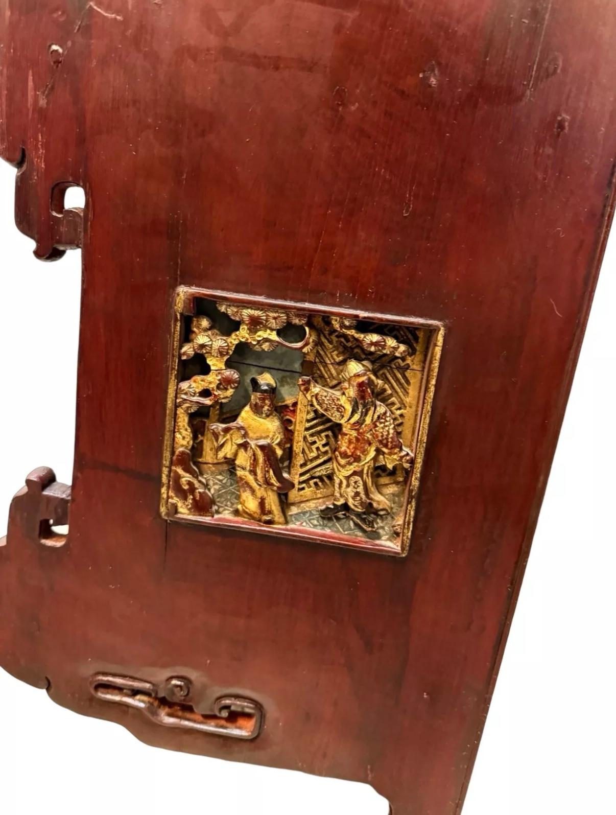 Chinesisches Regal aus Hartholz und geschnitztem Giltwood mit verspiegelter Rückwand 19.C. im Angebot 9