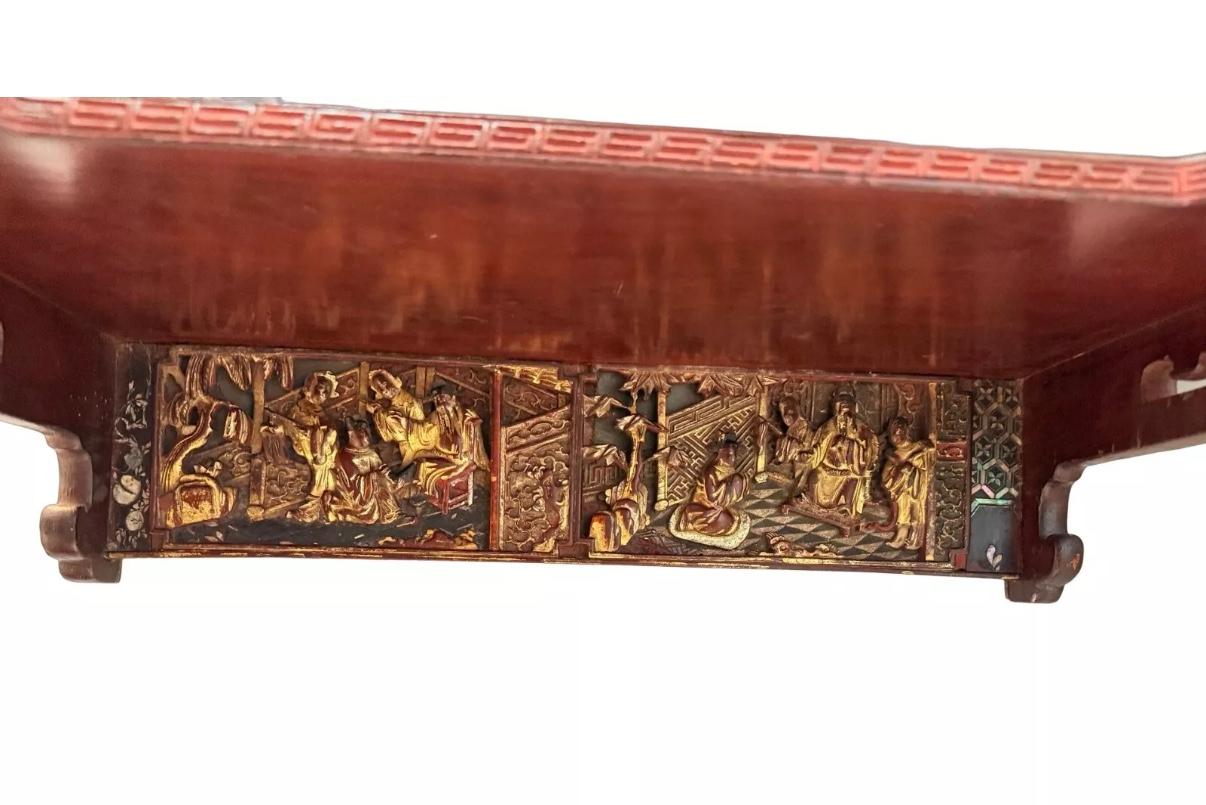 Chinesisches Regal aus Hartholz und geschnitztem Giltwood mit verspiegelter Rückwand 19.C. im Angebot 10