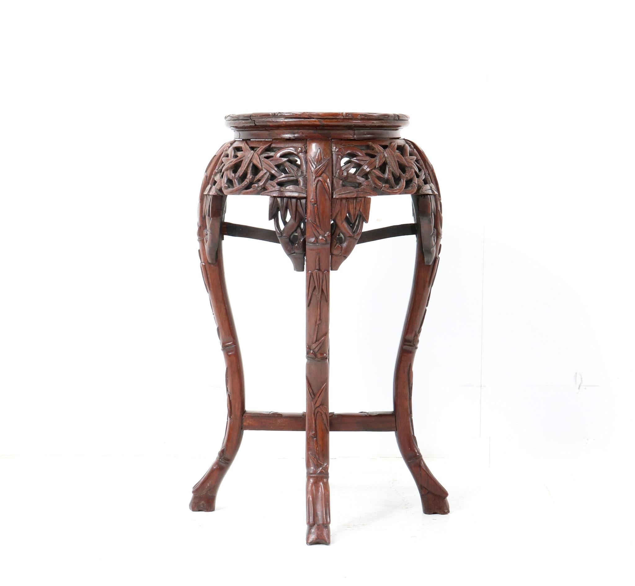 Stunning and elegant Chinese pedestal table. Striking Chinese design from the 1920s. hand carved 