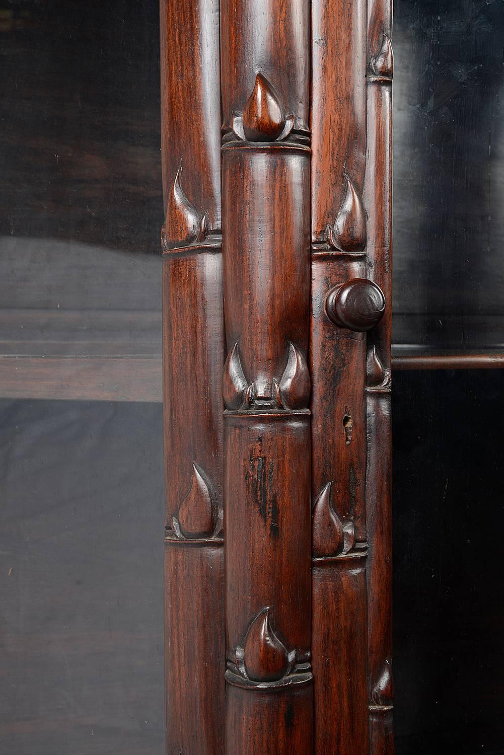 Chinois Vitrine chinoise en bois dur en vente